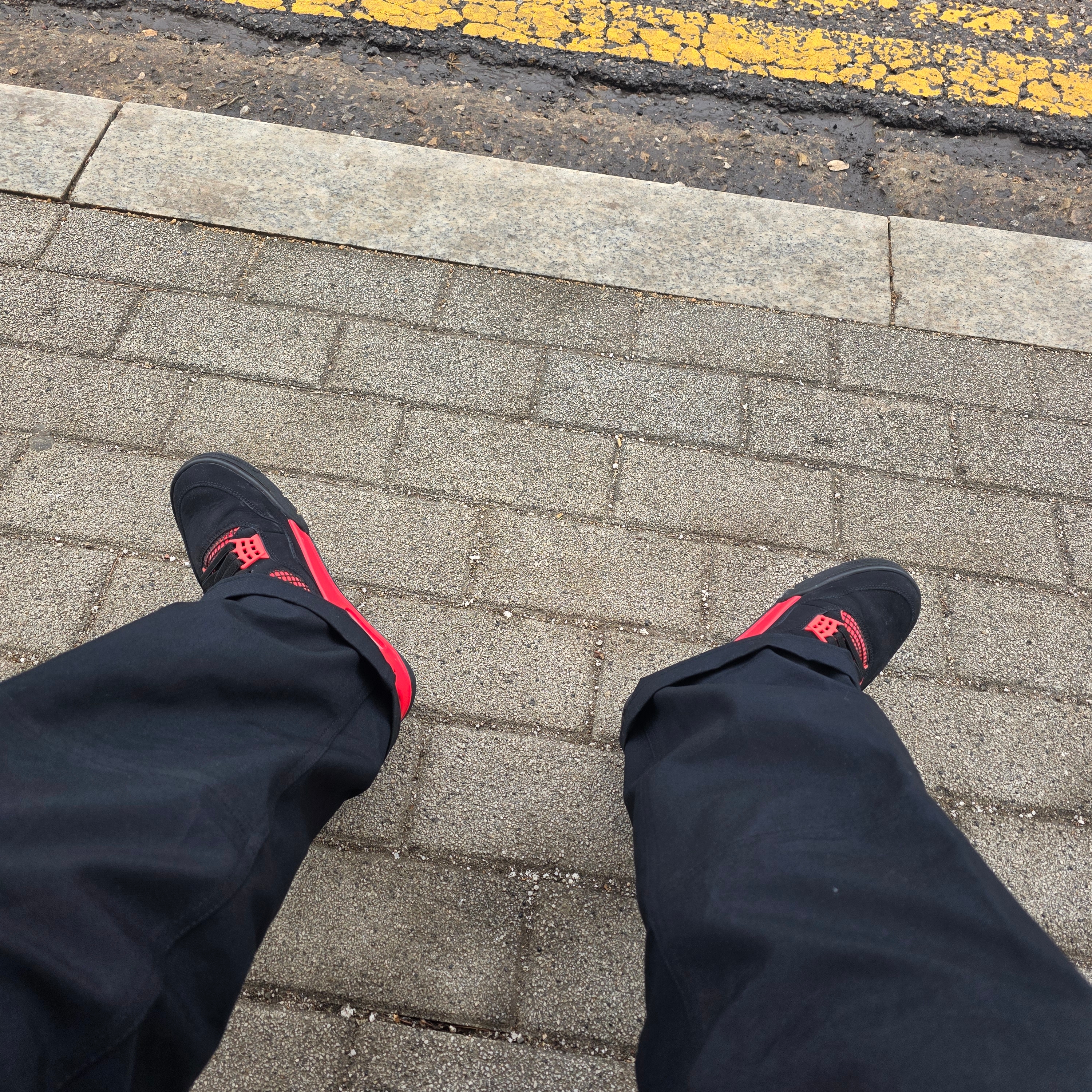 Jordan 4 Retro Crimson 착용 스타일
