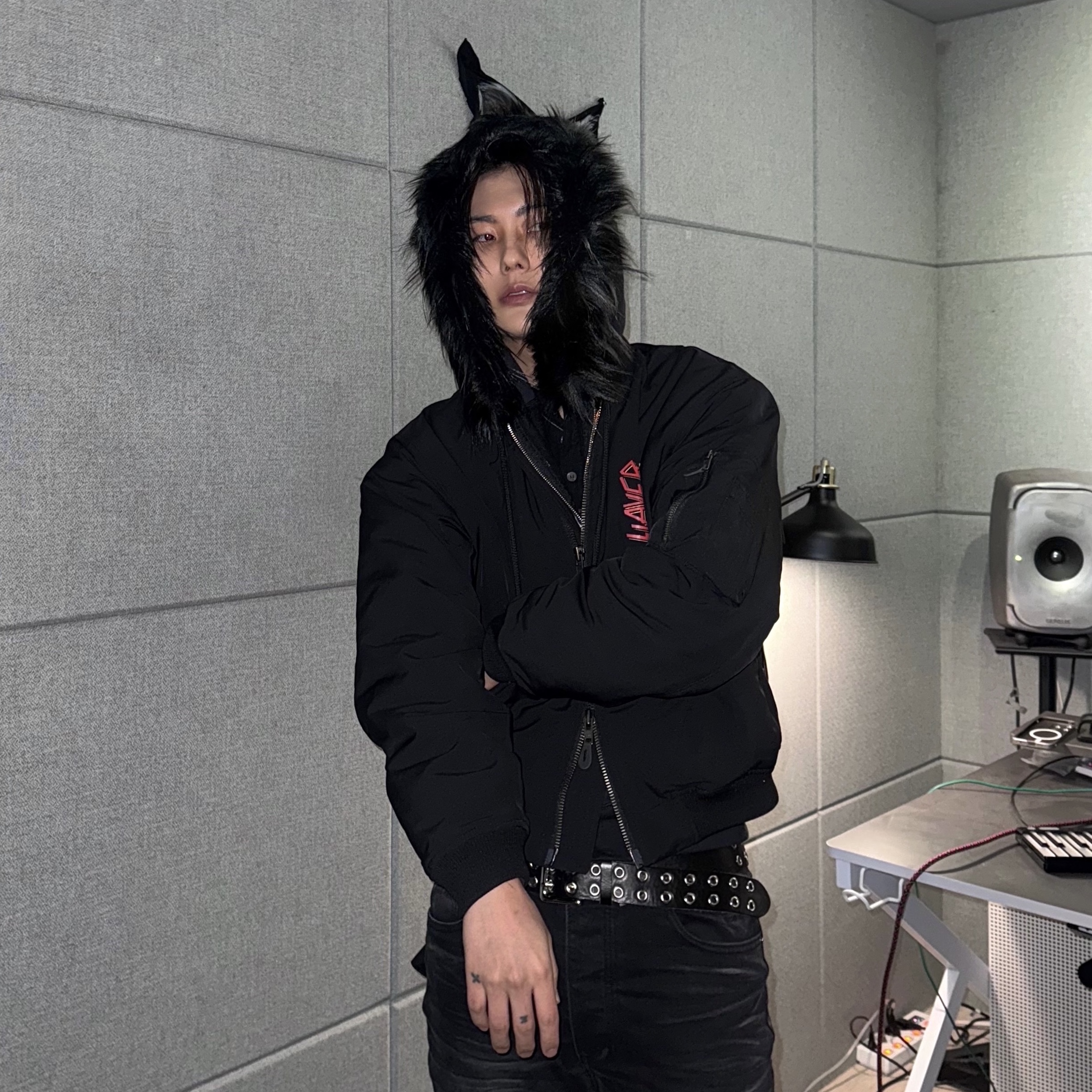 SLAYER Undermycar Seasons In The Abyss Ma-1 Black, Undermycar Mu.114 Original Logo Washed Slim Flare Jeans Washed Black 착용 스타일 - 2
