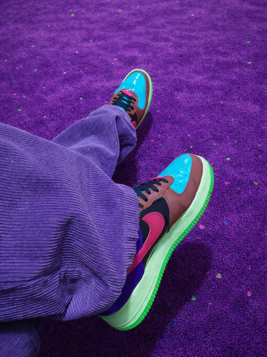 Nike x Undefeated Air Force 1 Low SP Multi Patent Pink Prime 착용 스타일