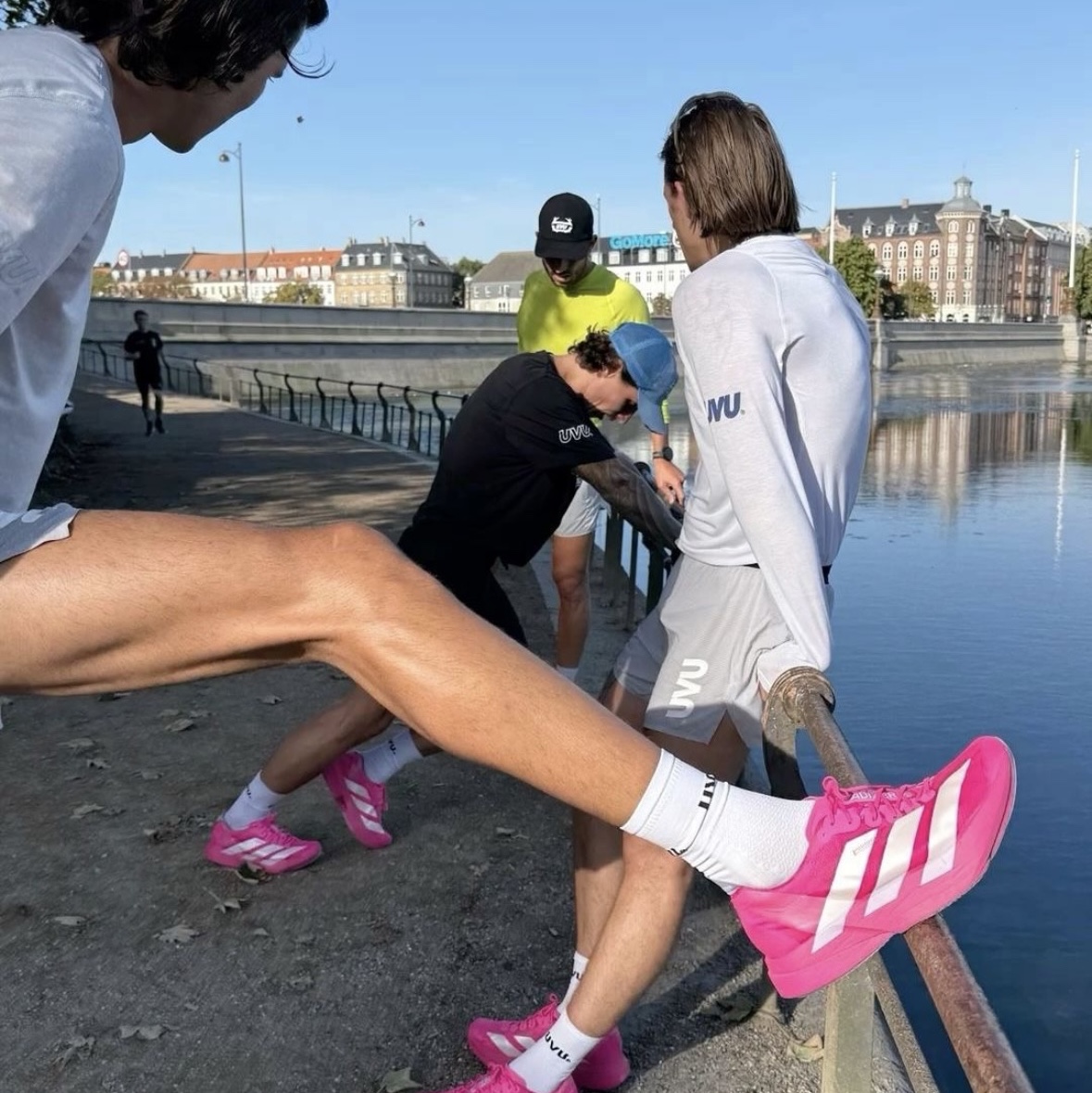 Adidas Adizero Adios Pro 4 Shock Pink Zero Metalic 착용 스타일 - 2