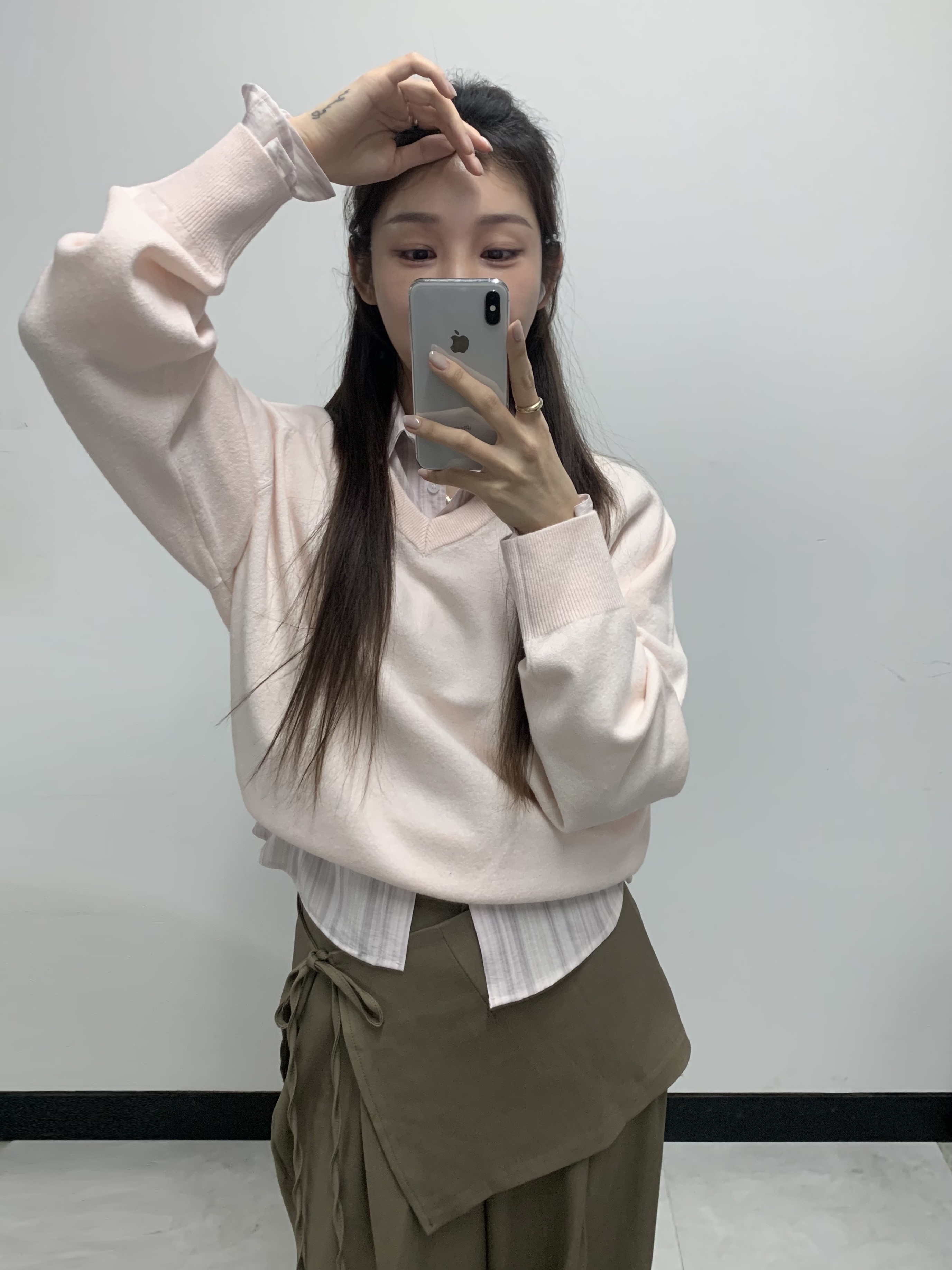 Apple Airpods 4th Gen (Korean Ver.), (W) Puma Speedcat Wine Club Chocolate Jasmine Flower 착용 스타일 - 1