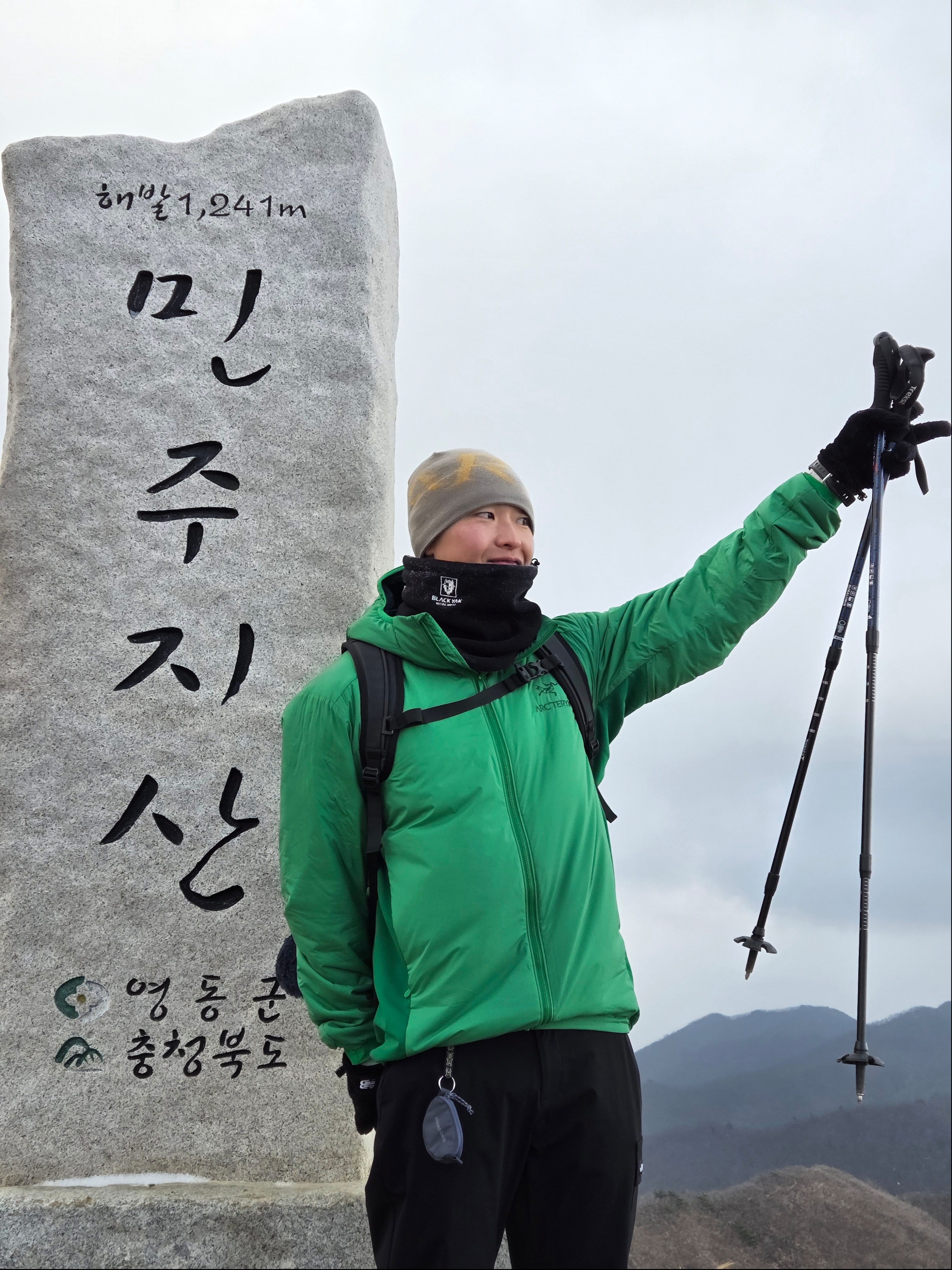 Arc'teryx Atom LT Hoody Jungle, Montbell Coin Purse Grey - 25FW 착용 스타일 - 2
