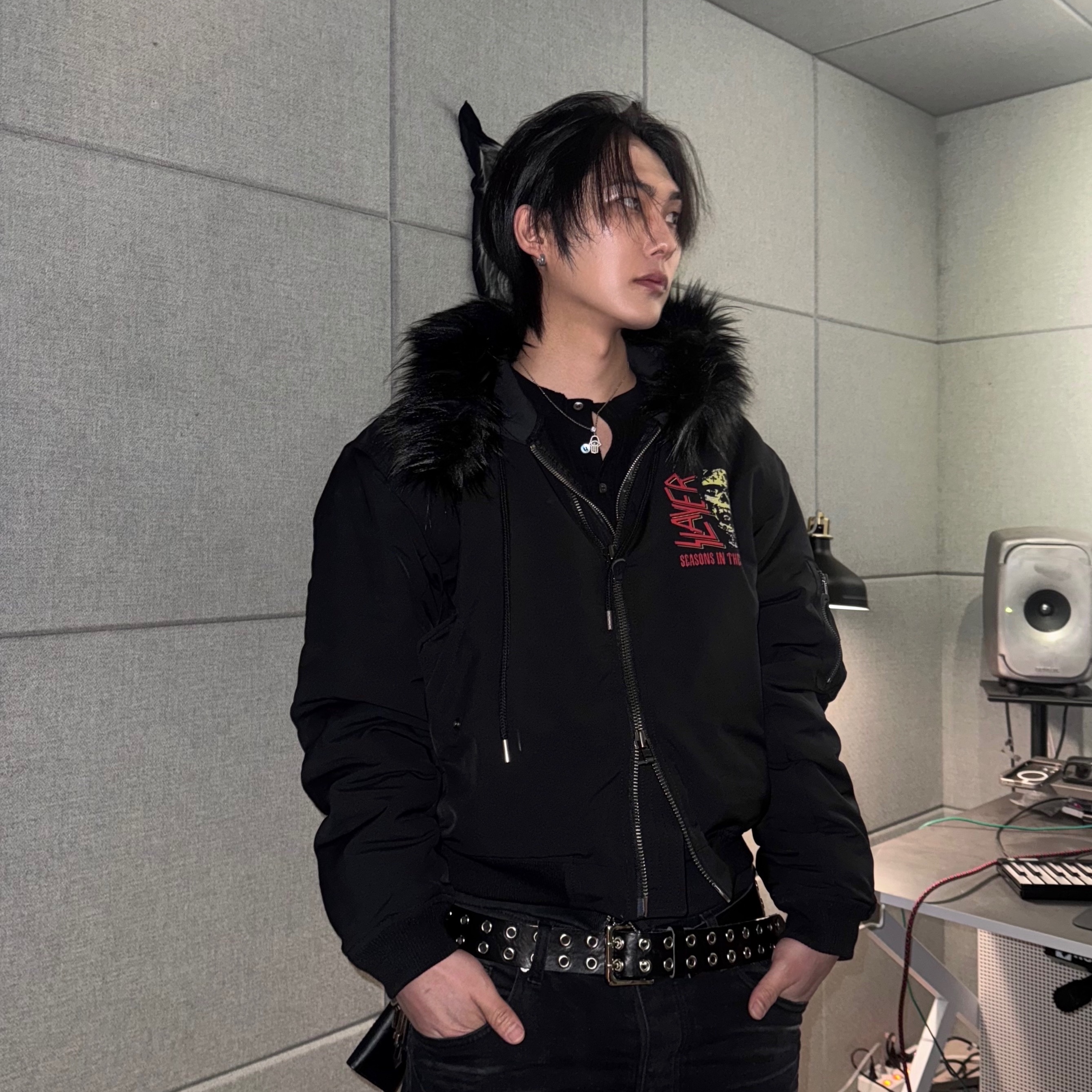 SLAYER Undermycar Seasons In The Abyss Ma-1 Black, Undermycar Mu.114 Original Logo Washed Slim Flare Jeans Washed Black 착용 스타일 - 5