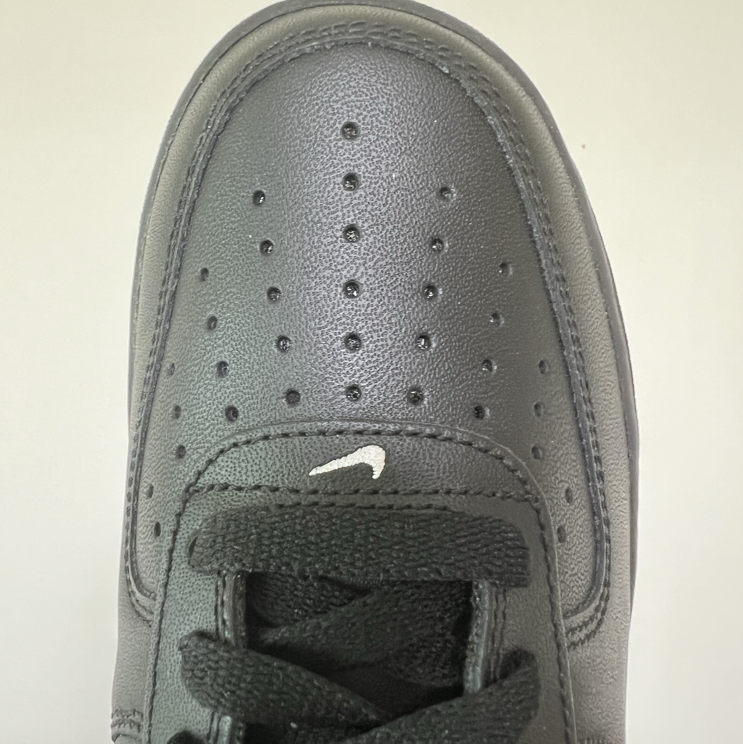 Nike Air Force 1 '07 Black White 착용 스타일 - 4