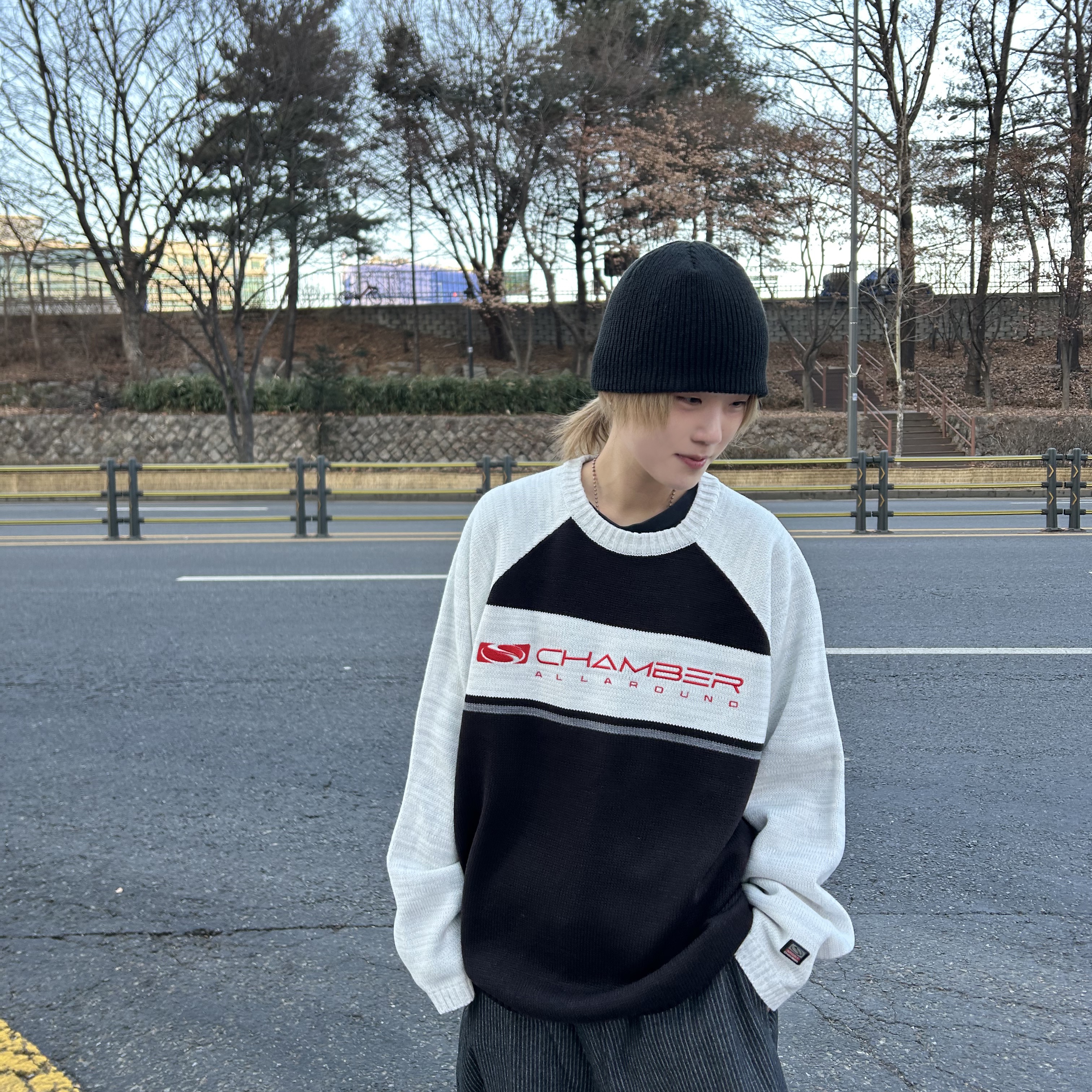 SPORT CHAMBER x Coca-Cola Sweater Black 착용 스타일 - 3