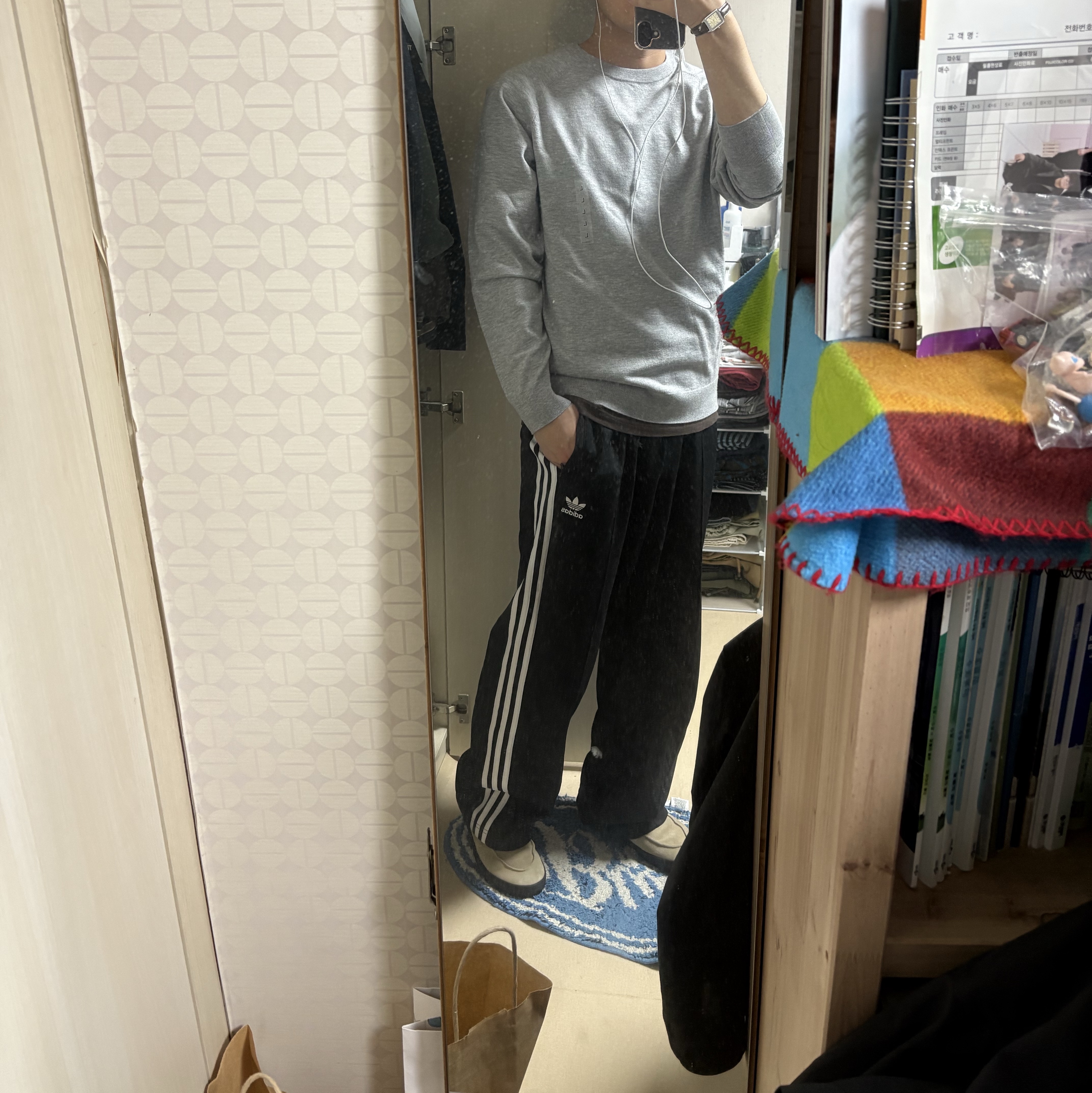 Adidas Adicolor Baggy Fit Firebird Track Pants Black - KR Sizing 착용 스타일 - 2