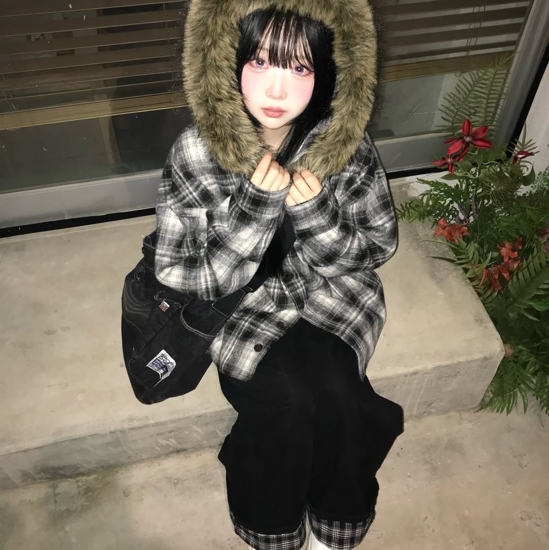 SPORT CHAMBER SC Fur Hood Shirt Black 착용 스타일 - 4