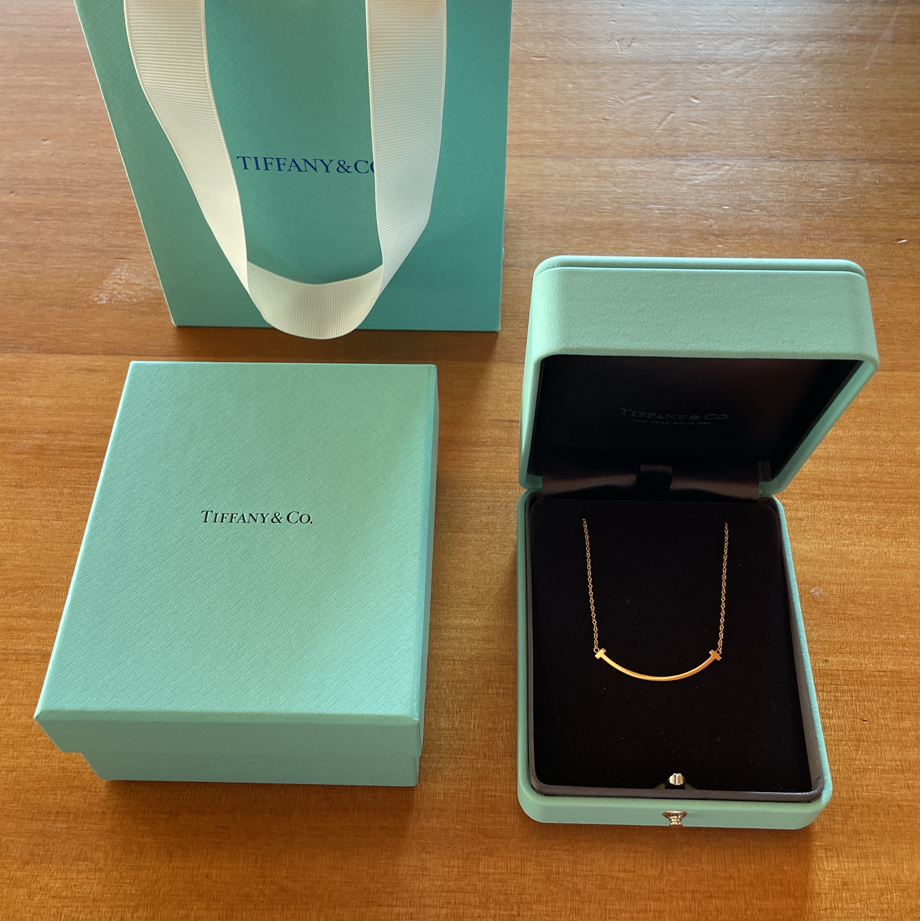 Tiffany & Co. Tiffany T Smile Pendant Small Rose Gold 착용 스타일