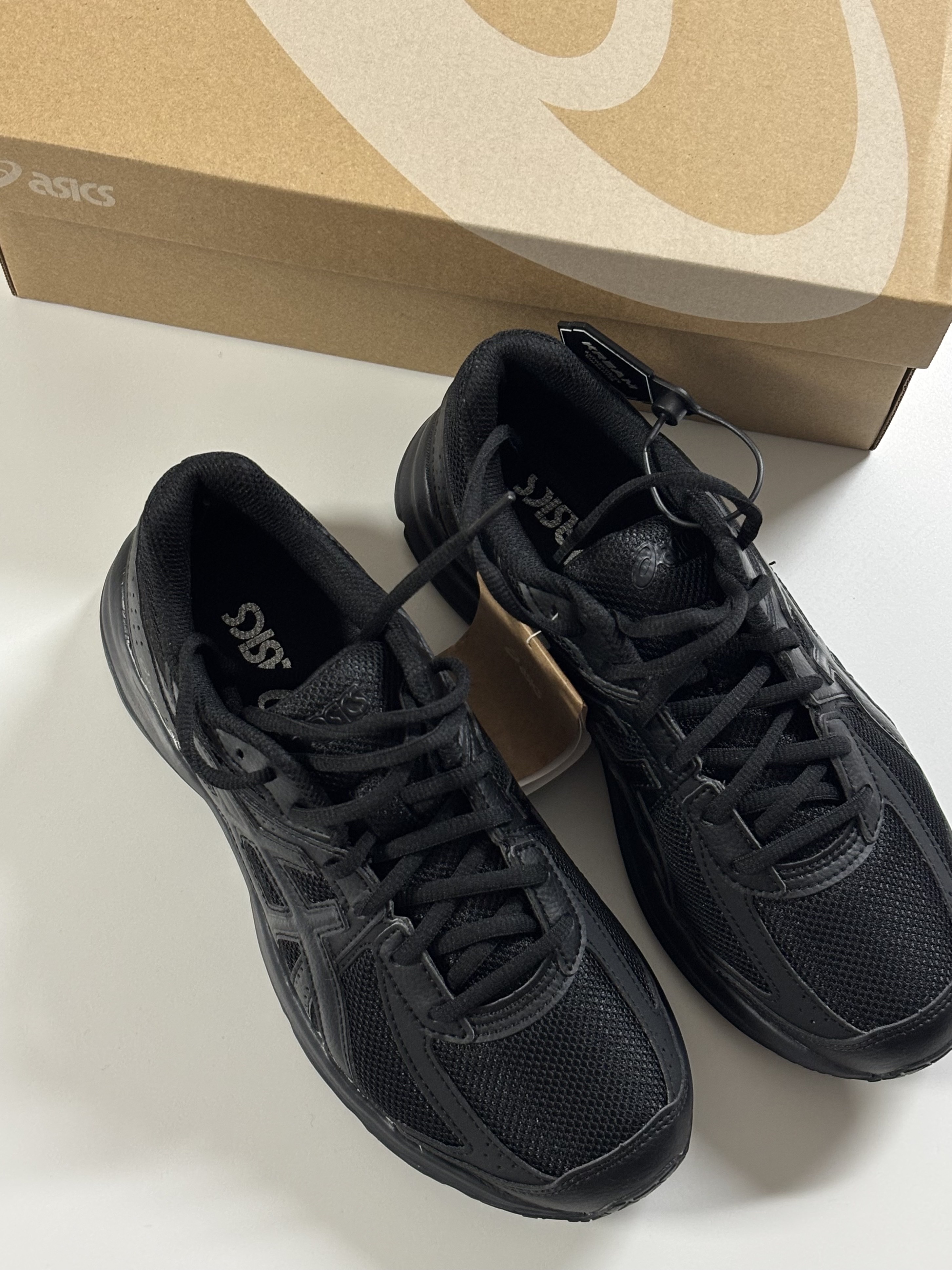 Asics Jog 100 S Black - 2E Wide 착용 스타일 - 1