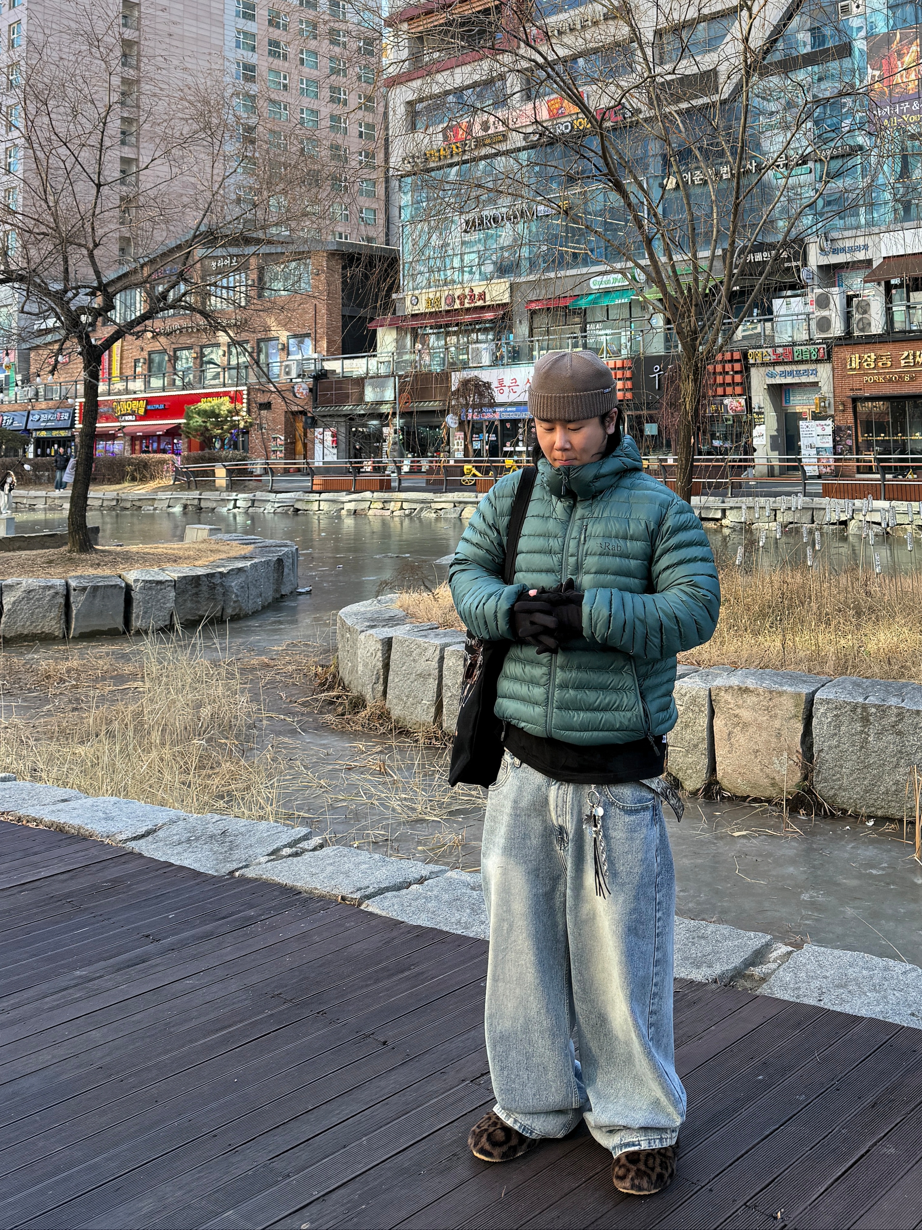 ferker Tico Leopard, Rab Microlight Alpine Jacket Sage 착용 스타일 - 3