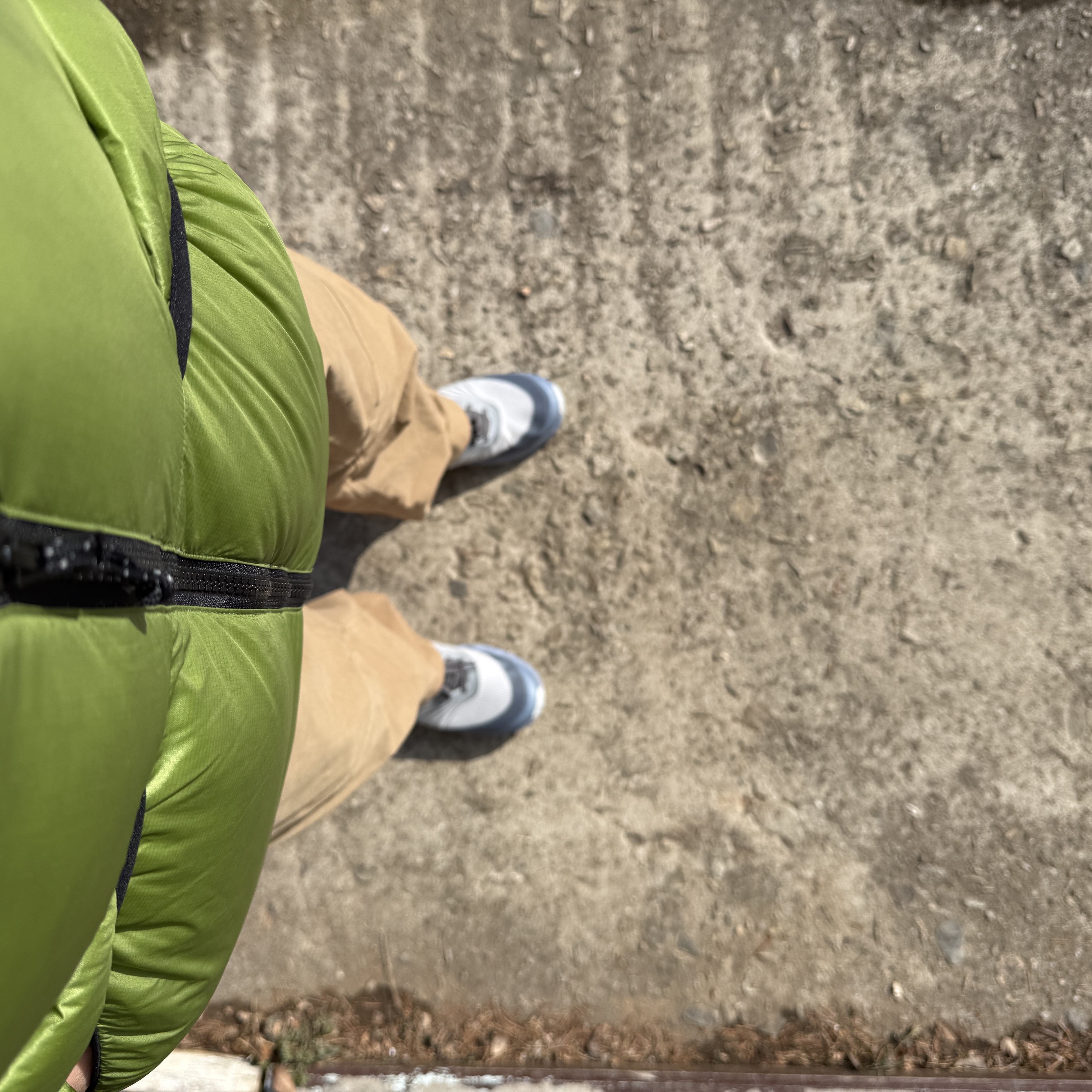 Feathered Friends Helios Hooded Down Jacket Grass, Arc'teryx Cronin Cotton Pants Canvas 착용 스타일