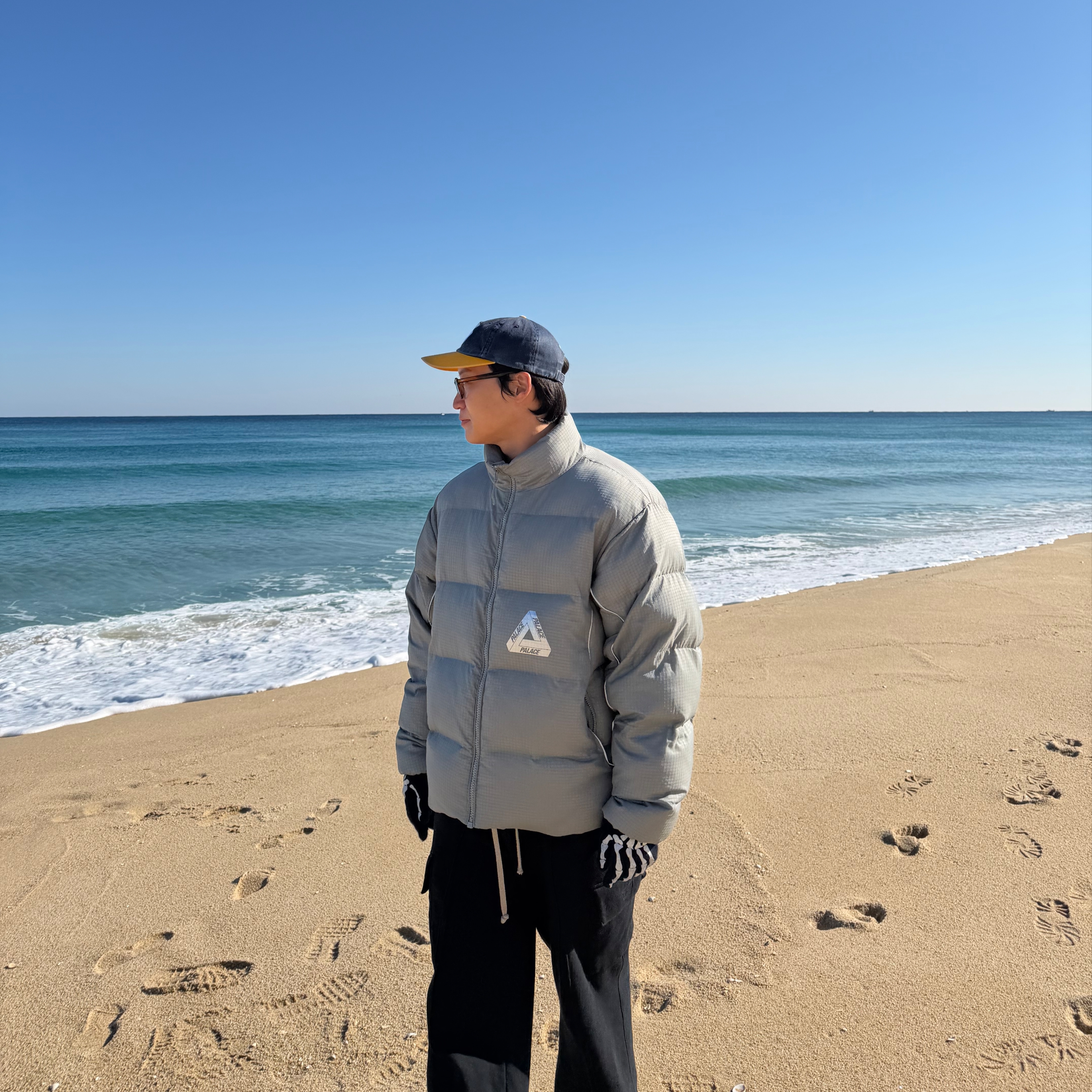 Nike x Sacai VaporWaffle Black and Gum, Palace Ripstop Puffa Grey - 25FW 착용 스타일 - 4