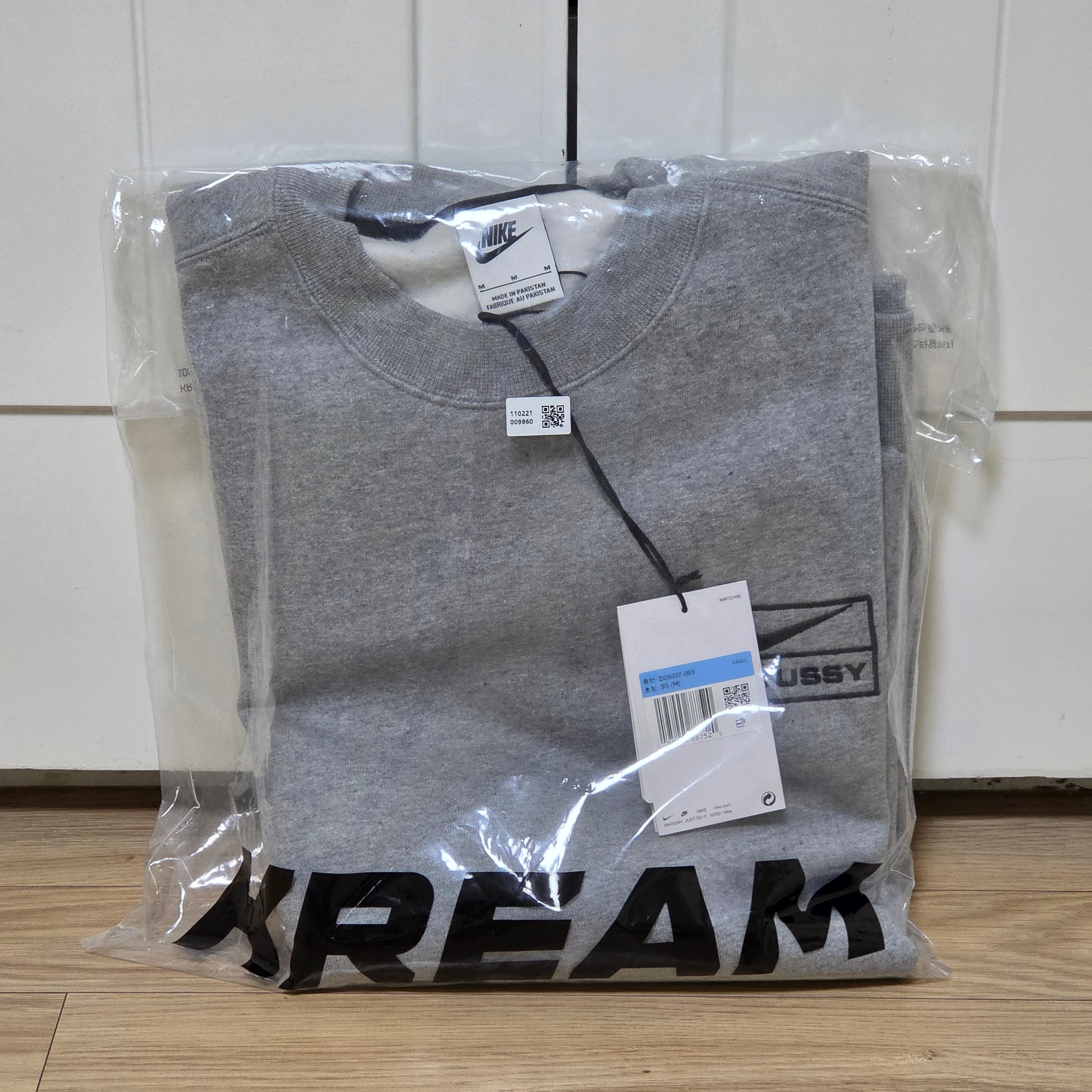 Nike x Stussy NRG Fleece Crewneck Dark Grey Heather (DO9337-063) 착용 스타일