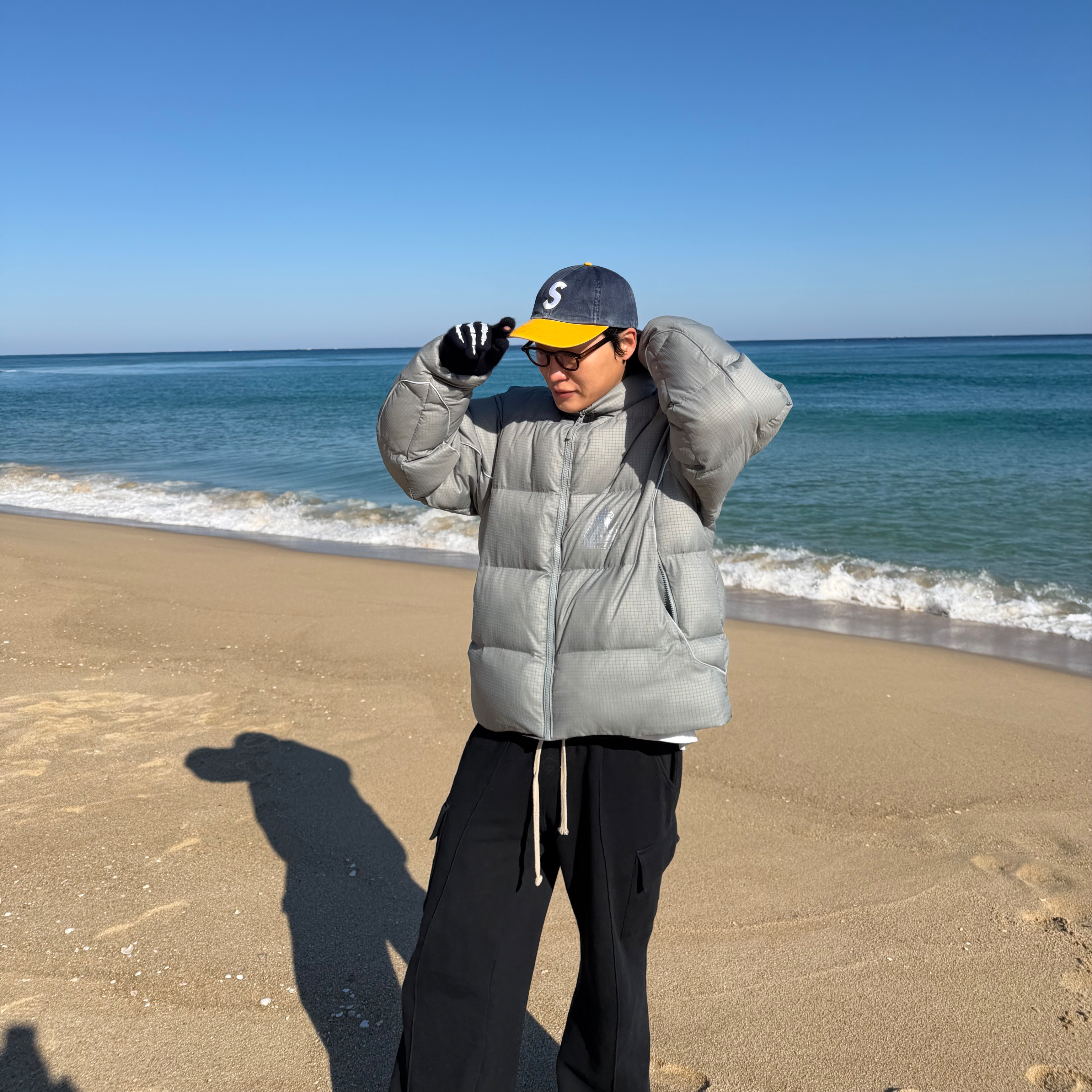 Nike x Sacai VaporWaffle Black and Gum, Palace Ripstop Puffa Grey - 25FW 착용 스타일 - 3