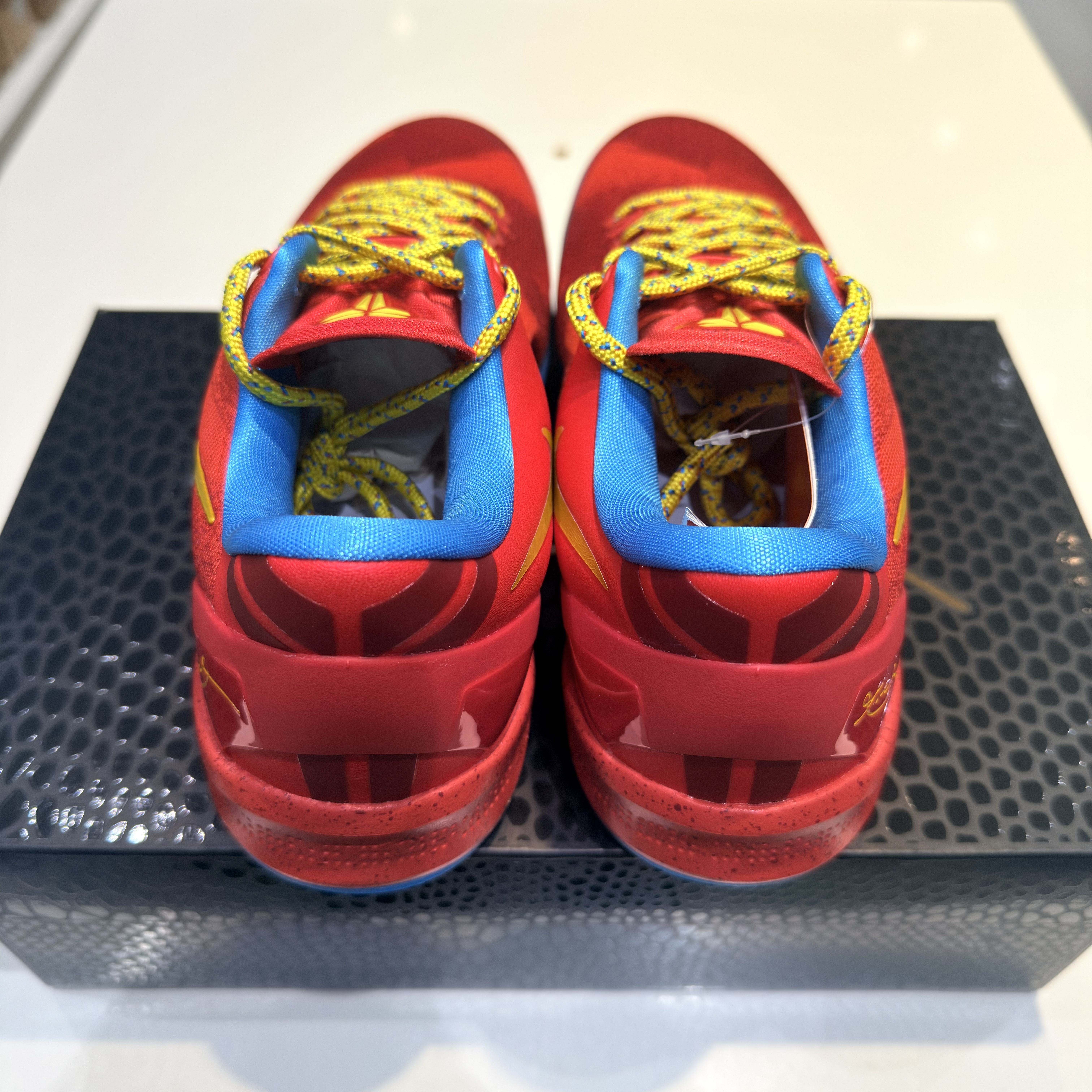 Nike Kobe 8 Protro Year of the Horse Light Crimson and Vivid Blue 착용 스타일 - 3