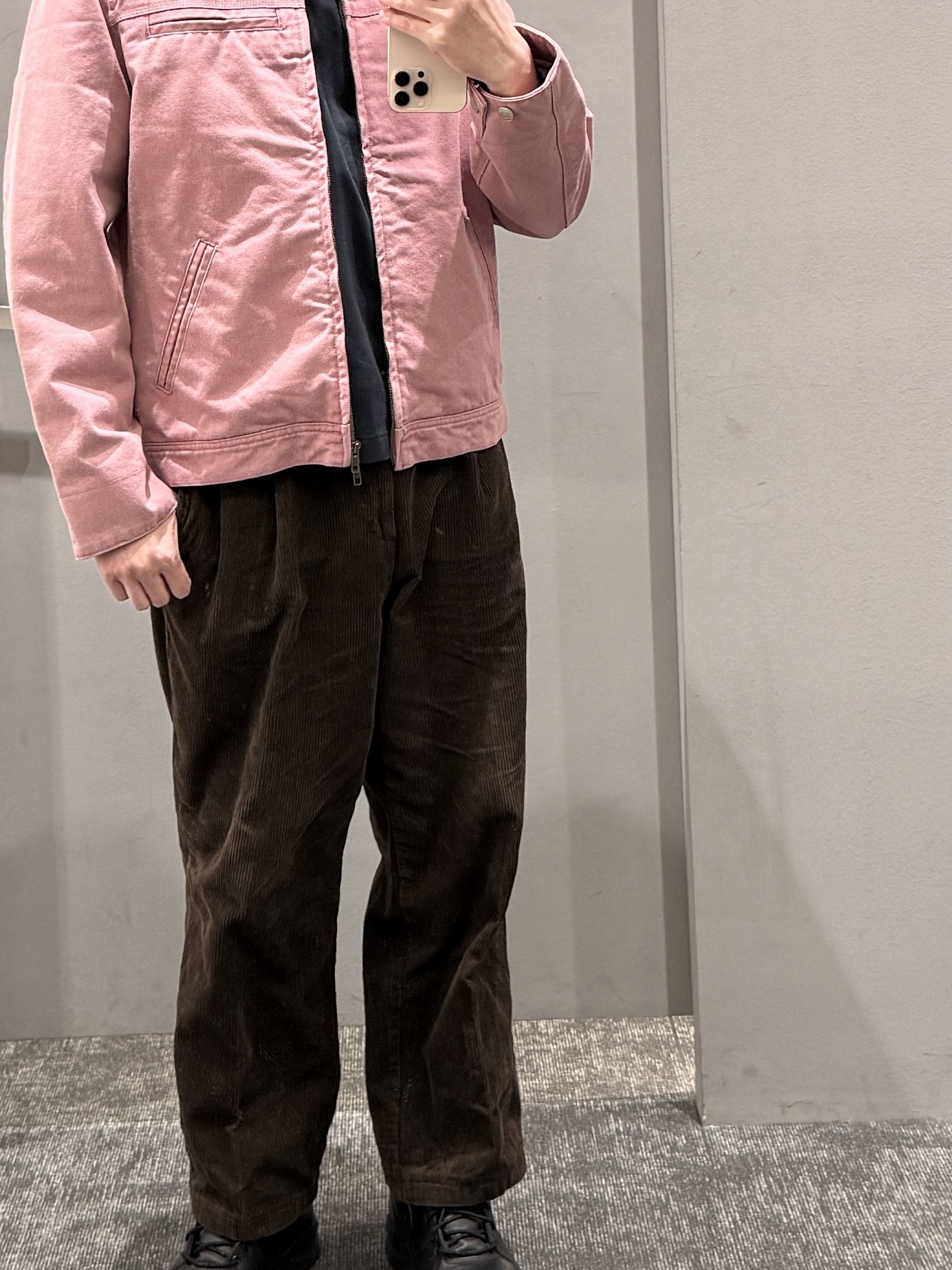 NOMANUAL Washed Work Jacket Washed Pink, Nike Manoa Leather Black 착용 스타일