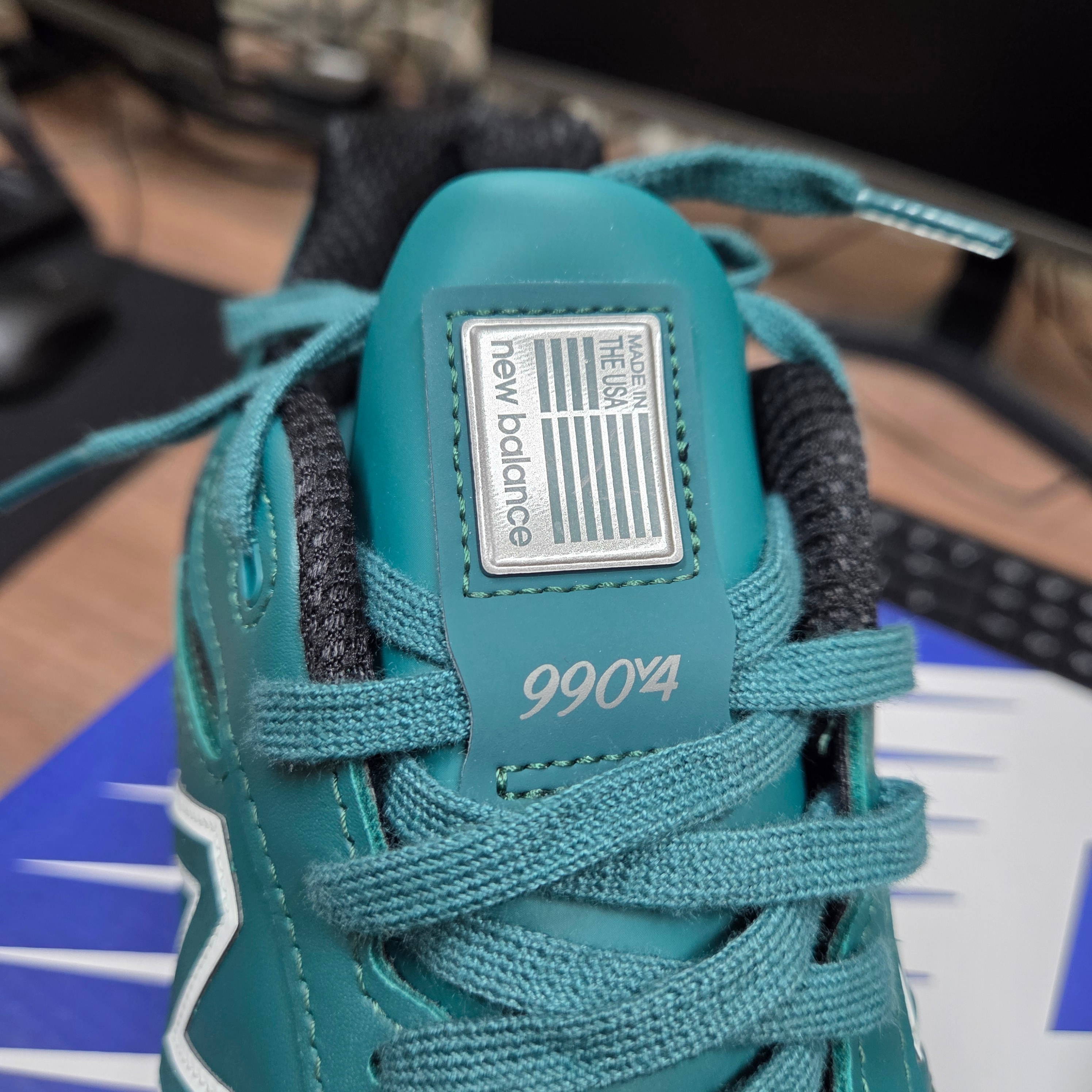 New Balance 990v4 Made in USA Teal White 착용 스타일 - 2