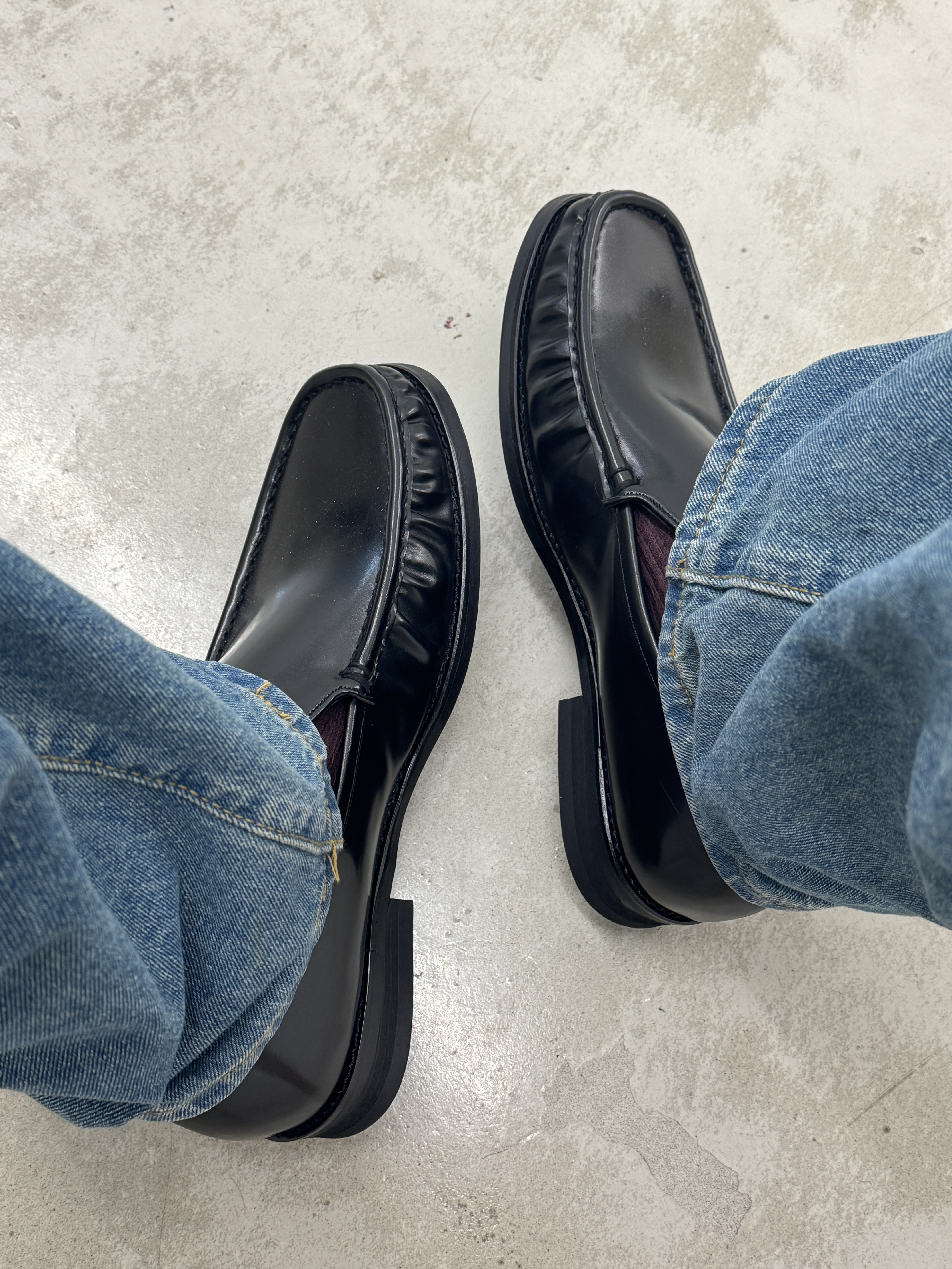 JOSEPHT Bell Black, Uniqlo x JW Anderson Straight Jean Blue - KR 착용 스타일 - 2