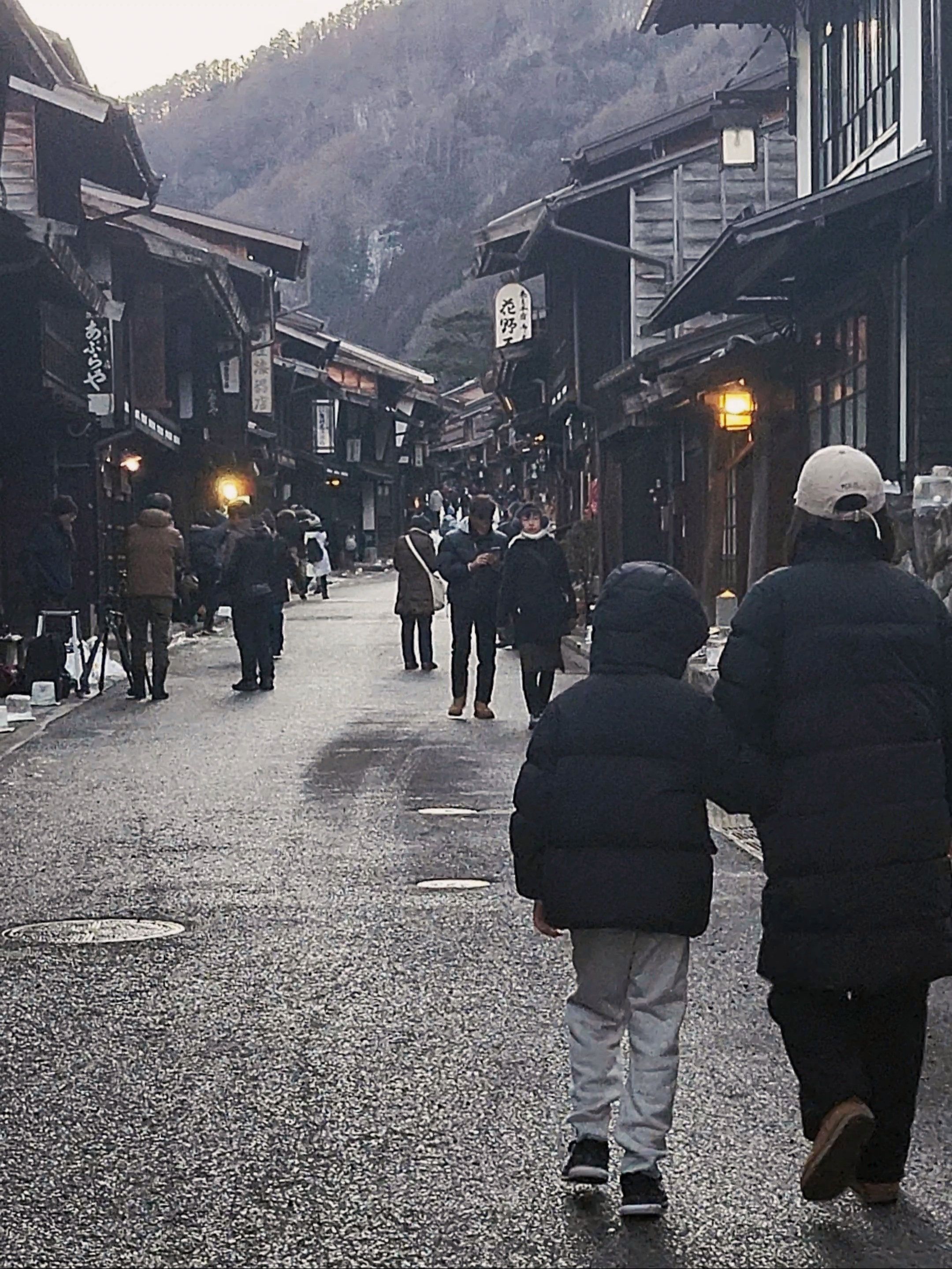 [15%적립] Polo Ralph Lauren Cotton Chino Baseball Cap Nubuck Relay Blue - 25SS, (W) UGG Classic Ultra Mini Boots Sand 착용 스타일