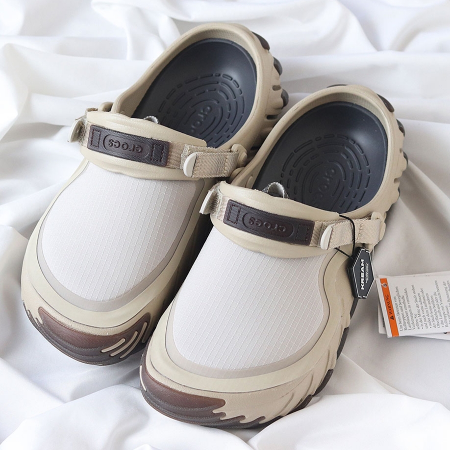 Crocs Echo RO Ripstop Clog Bark 착용 스타일 - 1