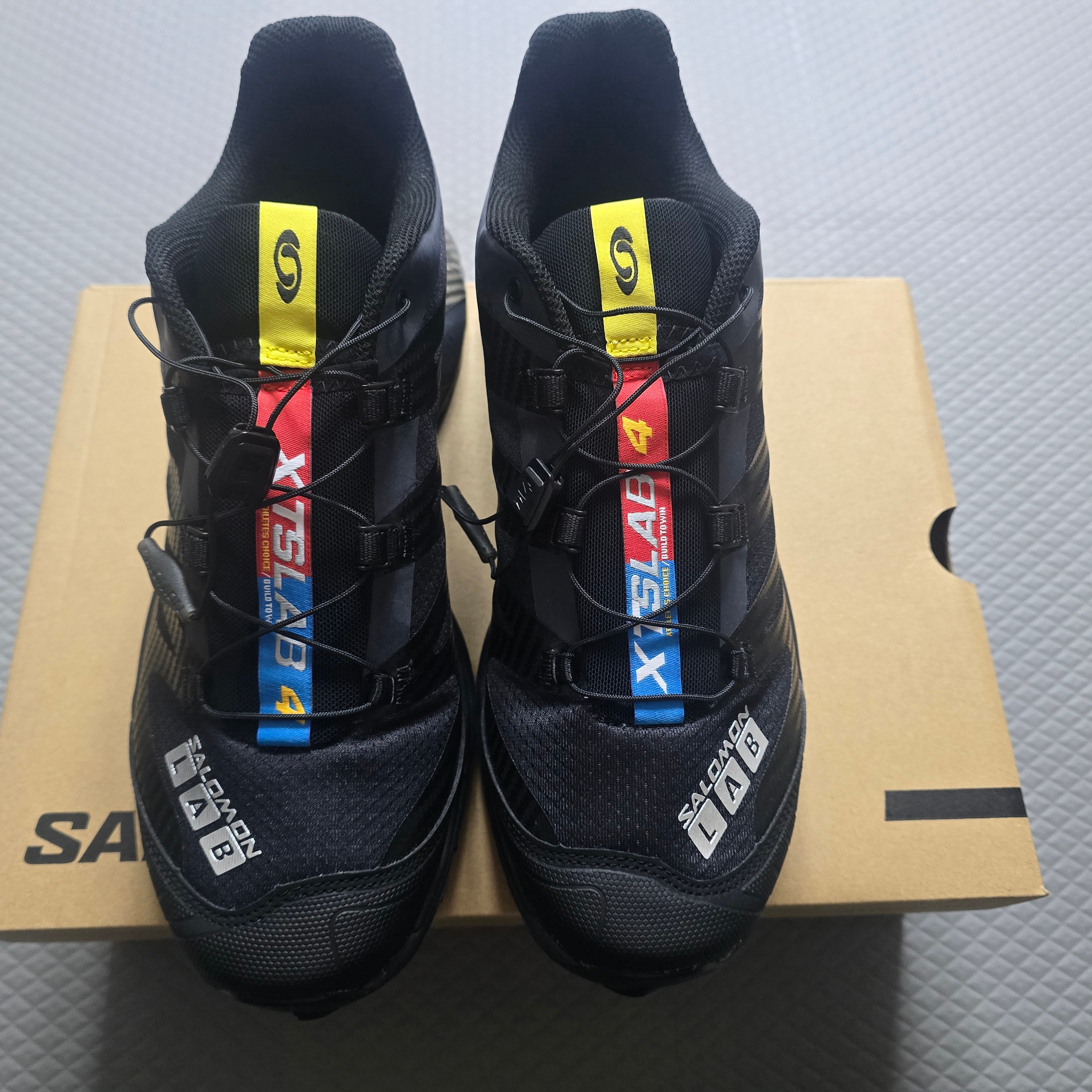Salomon XT-4 Black Silver Metallic 착용 스타일