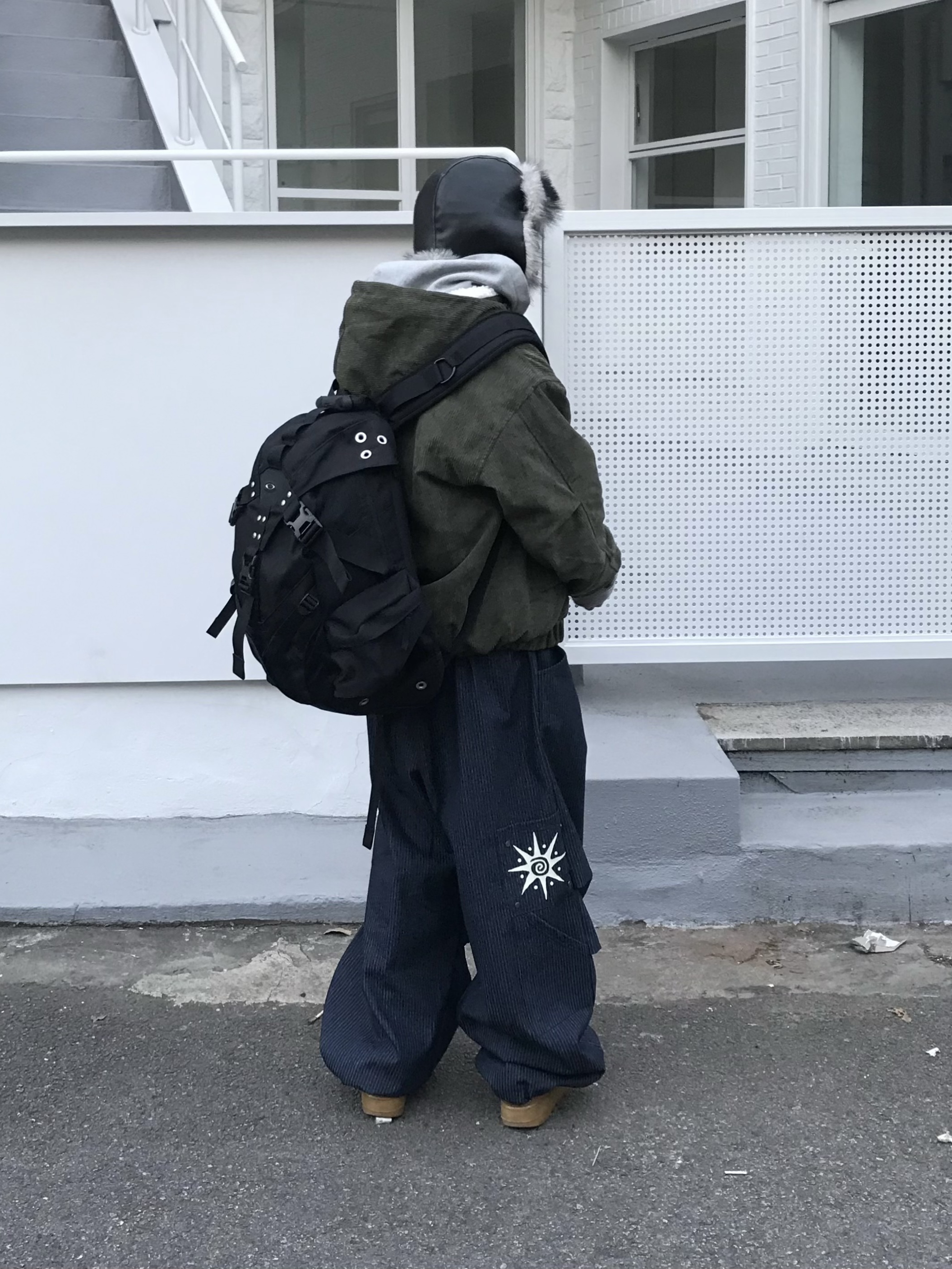 Oakley Icon RC Backpack Blackout, Nike Air Force 1 '07 WB Flax 착용 스타일 - 2
