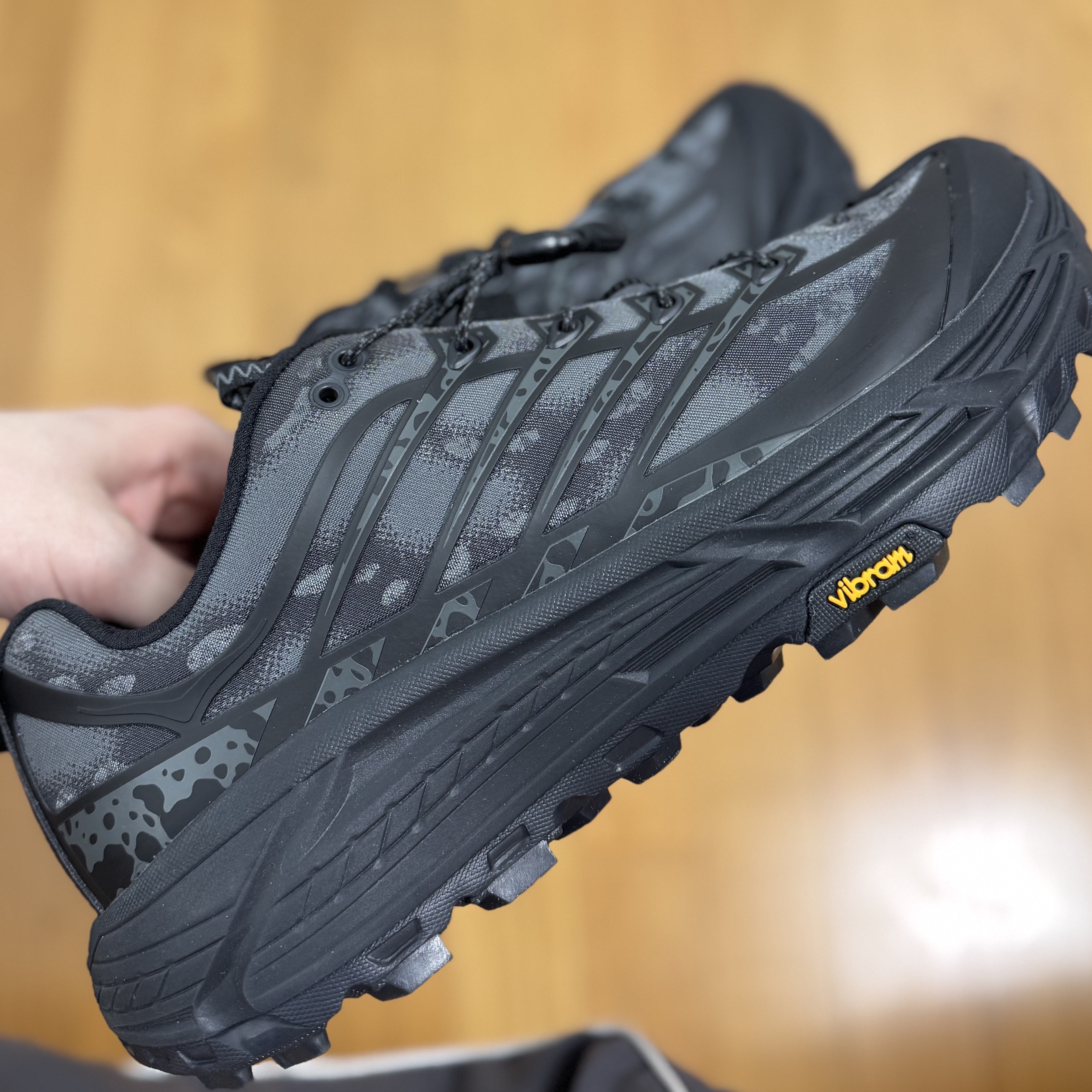 Hoka Mafate Three2 Tech Stealth Black 착용 스타일 - 4