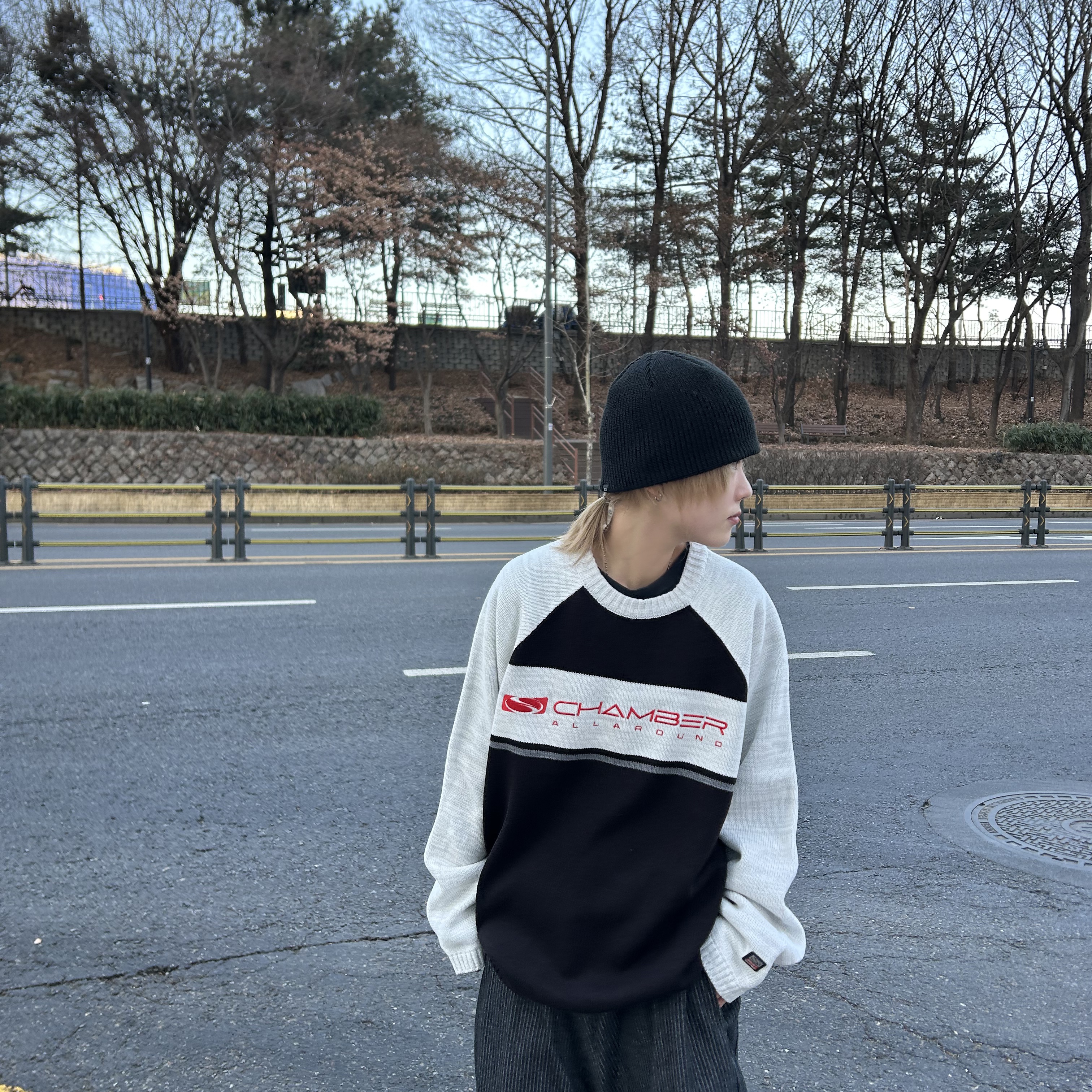 SPORT CHAMBER x Coca-Cola Sweater Black 착용 스타일 - 2