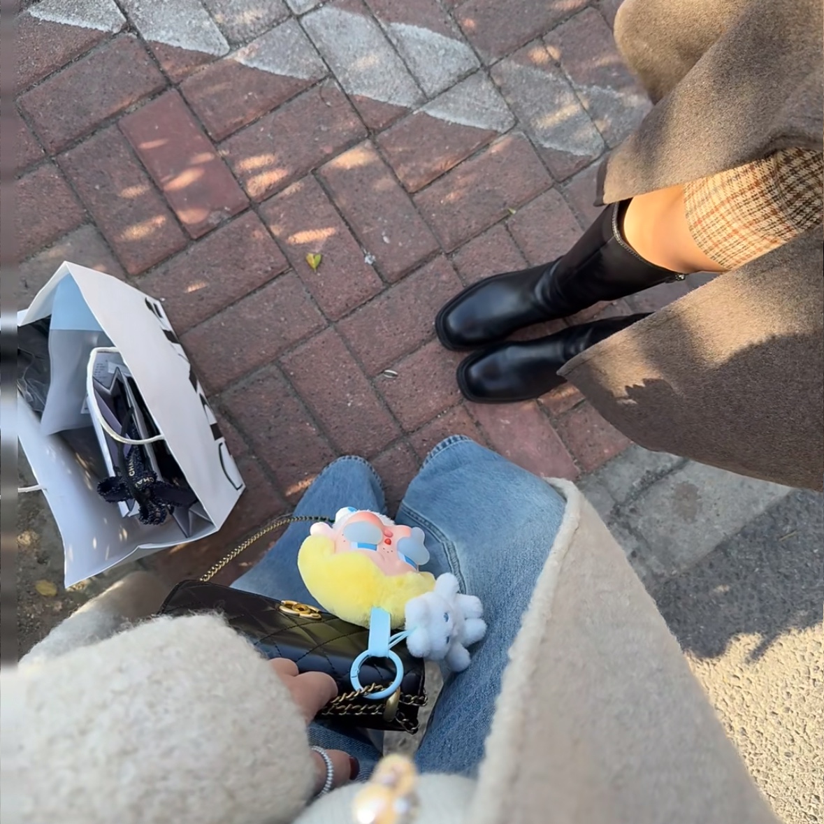 Pop Mart Crybaby Crying Again Series Plush Keyring Baby Blonde (Opened Case) 착용 스타일