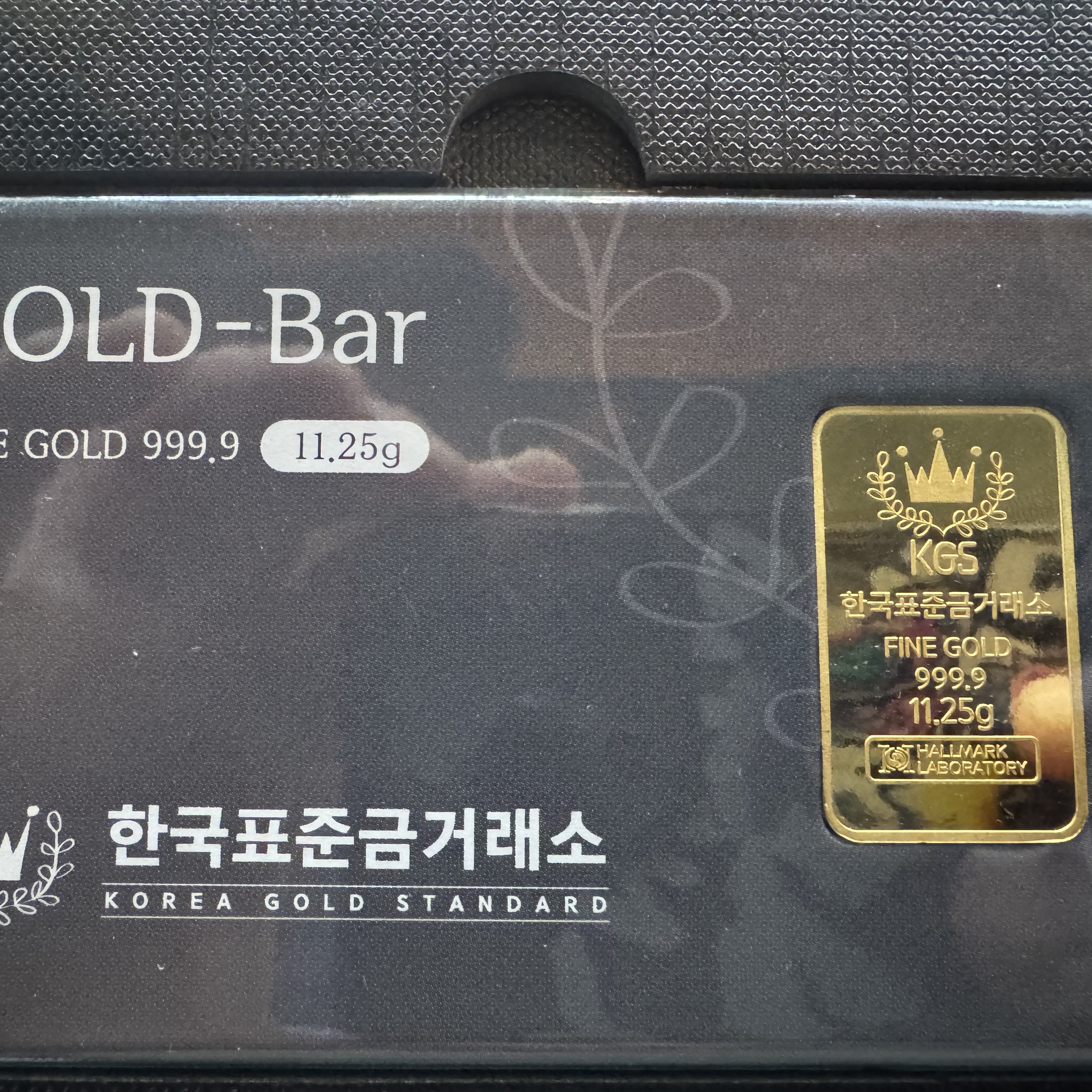 Gold The Three Major Hallmarks Gold Bar 3.75g (Random Design), Gold The Three Major Hallmarks Gold Bar 11.25g (Random Design) 착용 스타일 - 1