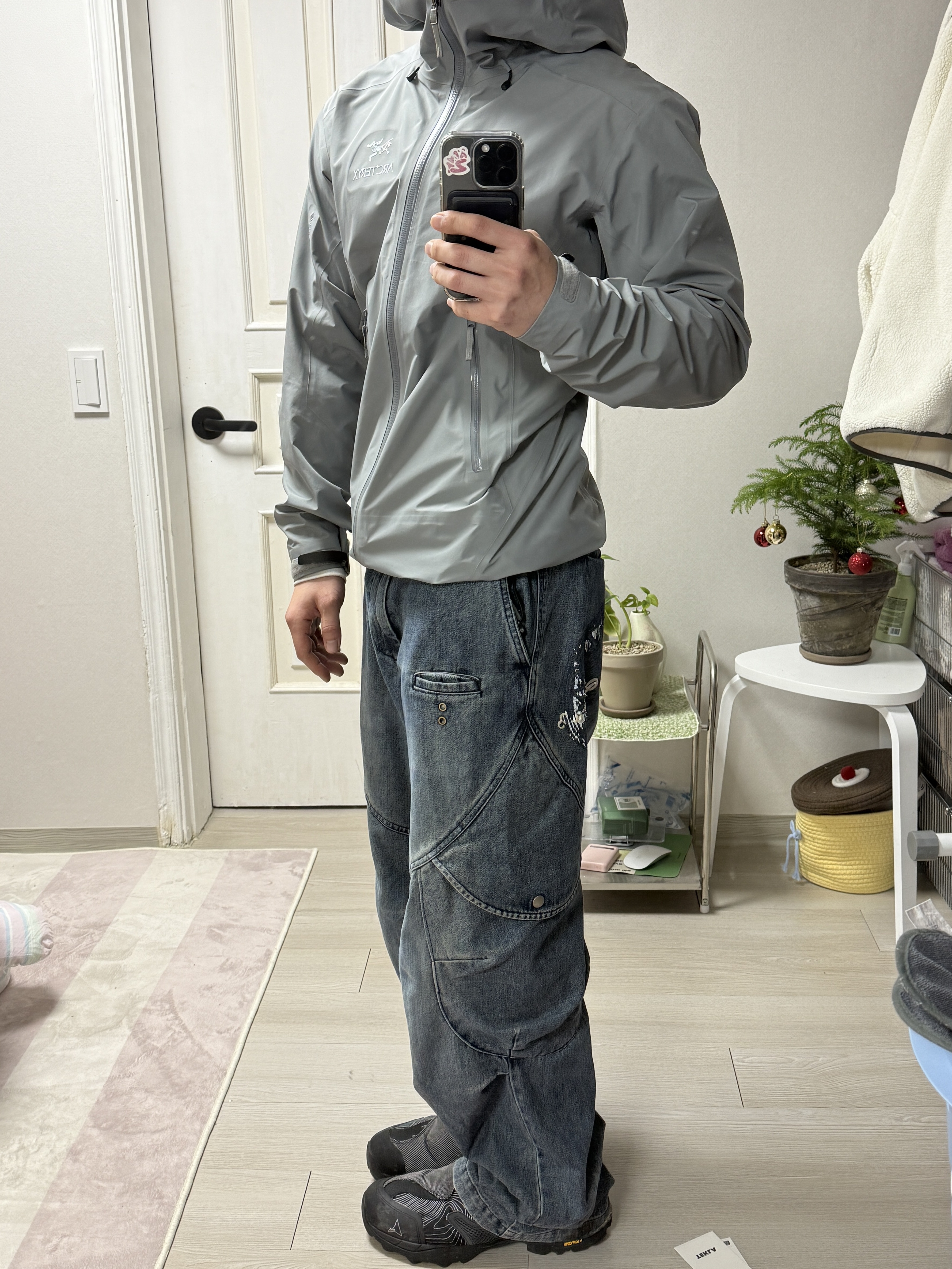 Ignota Core:6 Washed Cargo Pants Blue, Roa Hiking Minar Black 착용 스타일