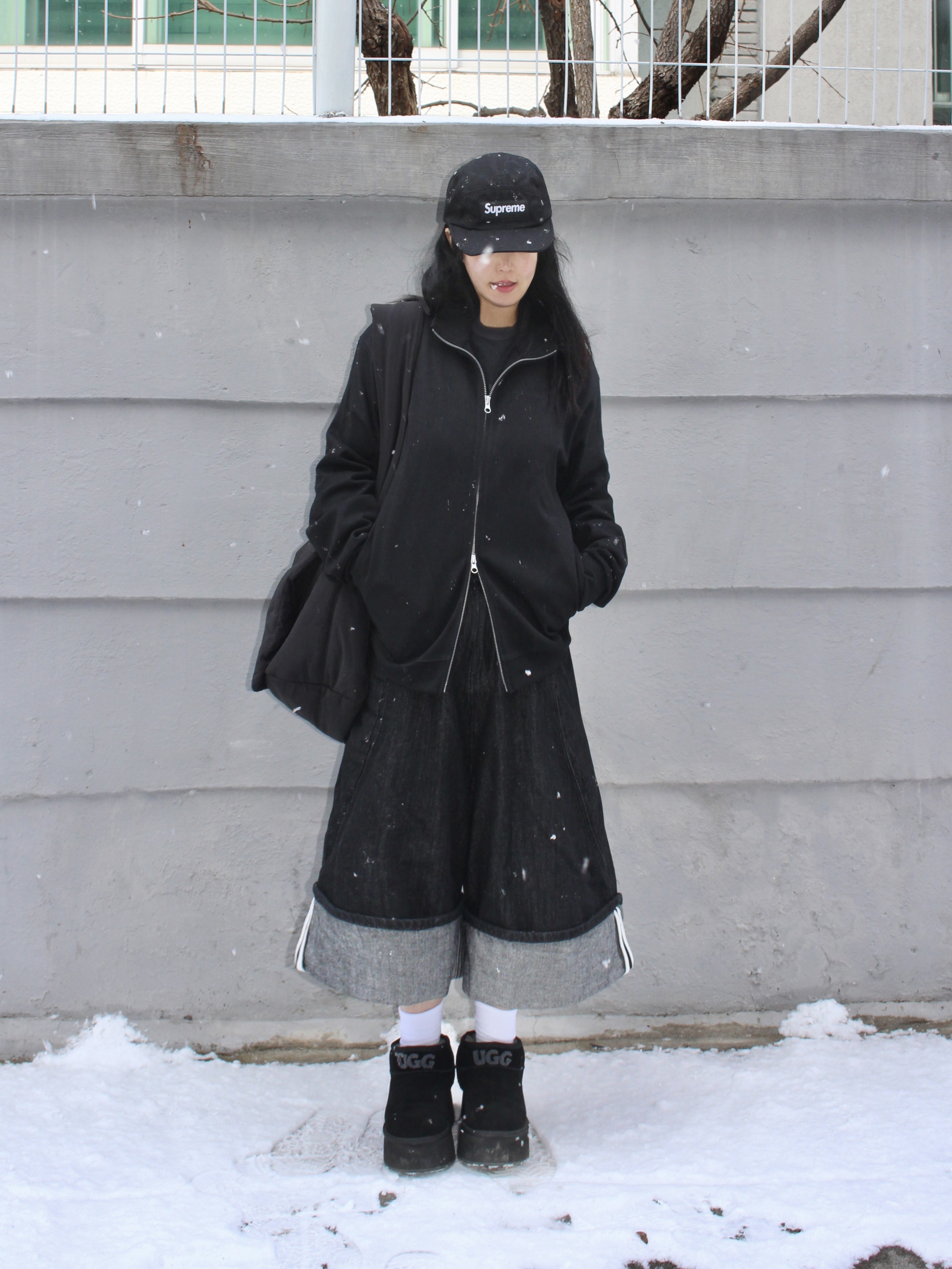 Supreme Washed Chino Twill Camp Cap Black, (W) UGG Classic Ultra Mini Platform Boots Black 착용 스타일 - 1