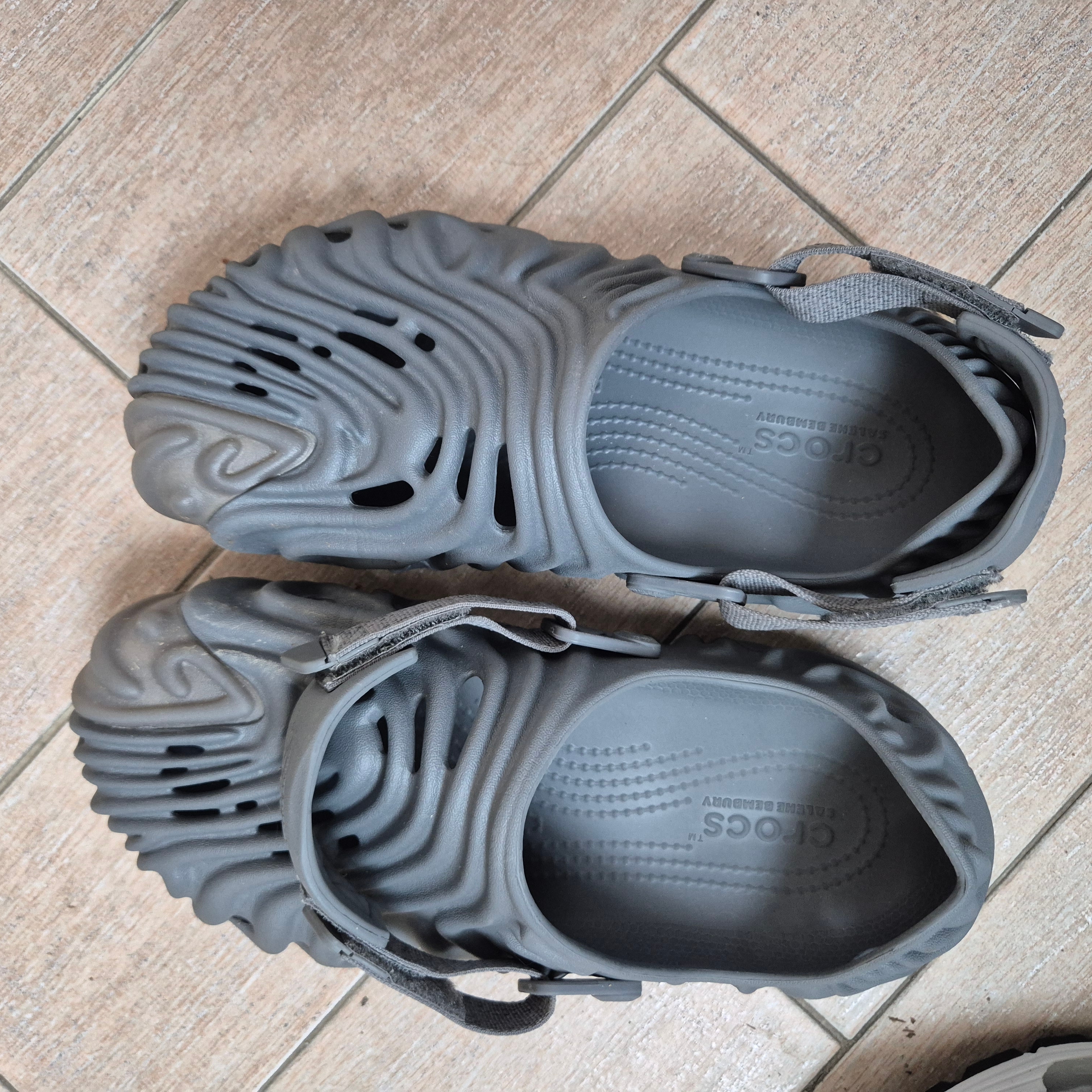 Crocs x Salehe Bembury Pollex Clog Niagara 착용 스타일
