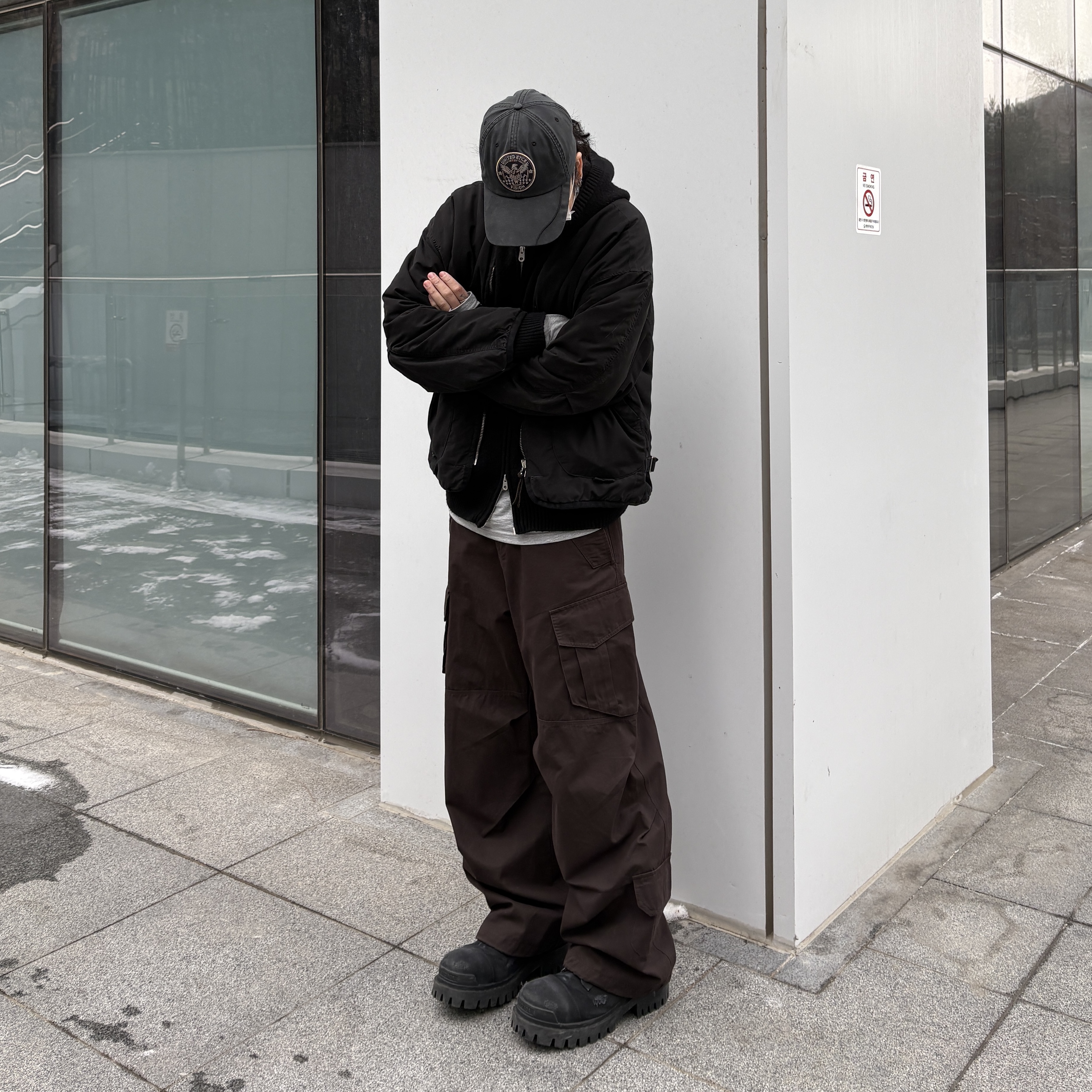 Flavorism VTG Washed Cargo Pants Washed Dark Brown, [KREAM 단독] Flavorism VTG Washed Cargo Pants Washed beige 착용 스타일 - 1