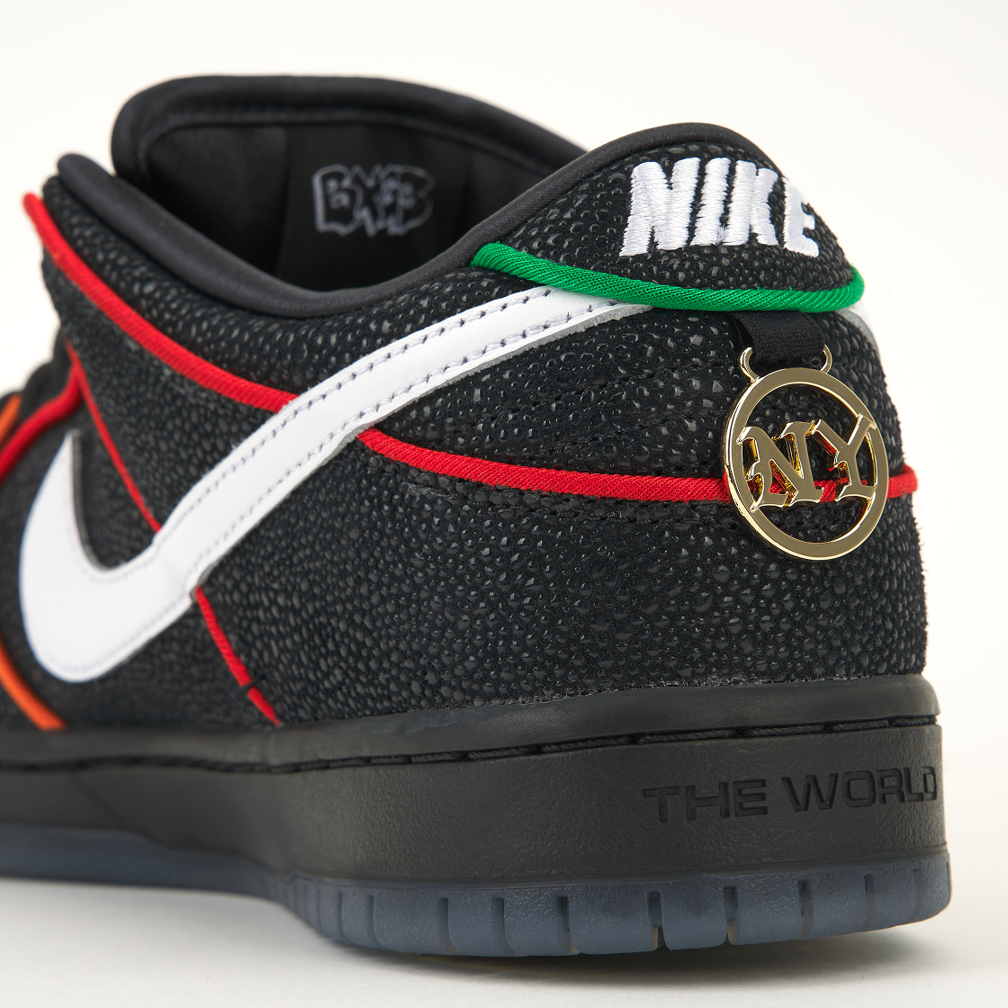 나이키 x 브롱크스 걸스 스케이트 SB 덩크 로우 블랙 앤 챌린지 레드(Nike x Bronx Girls Skate SB Dunk Low Black and Challenge Red) - 9