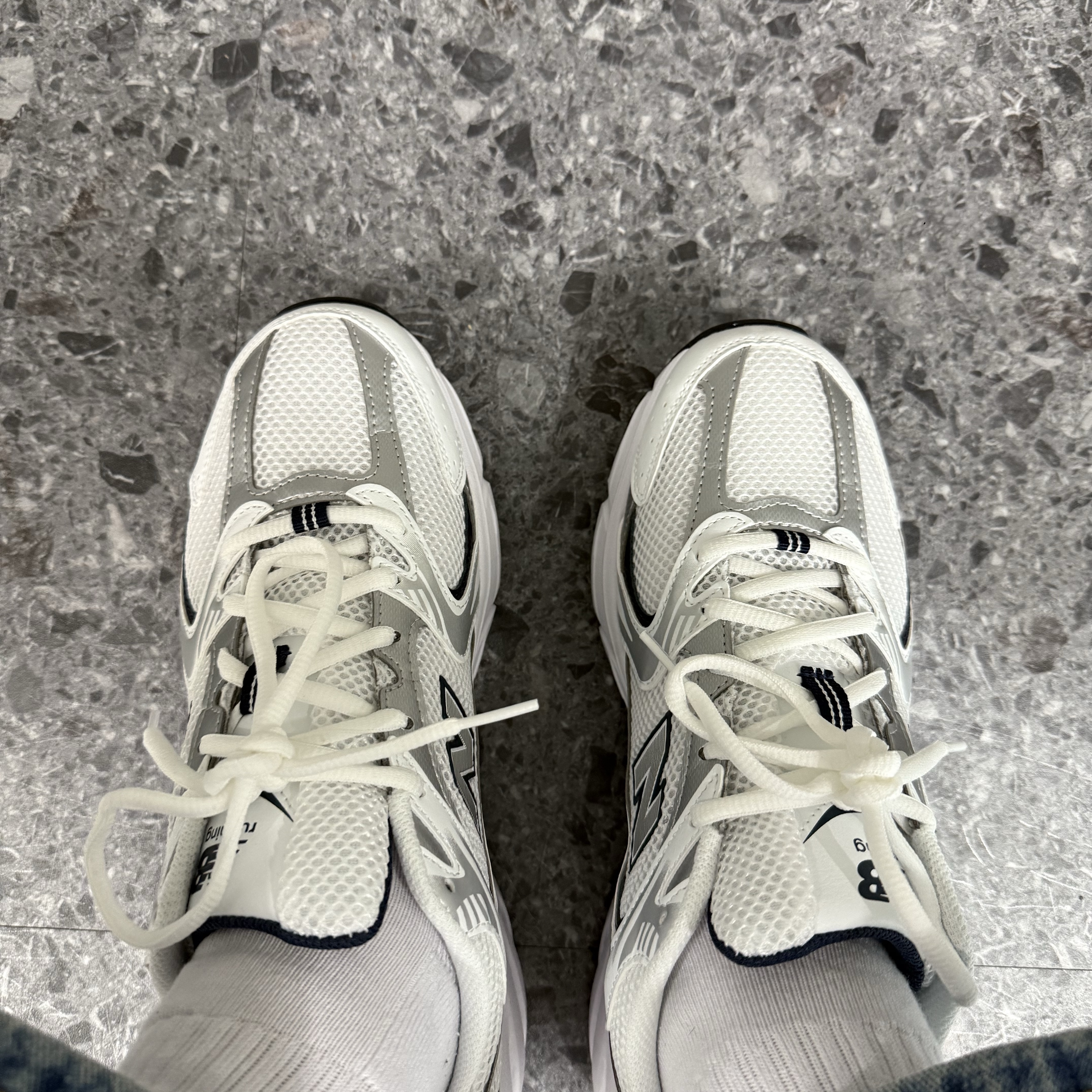 New Balance 530 White 착용 스타일