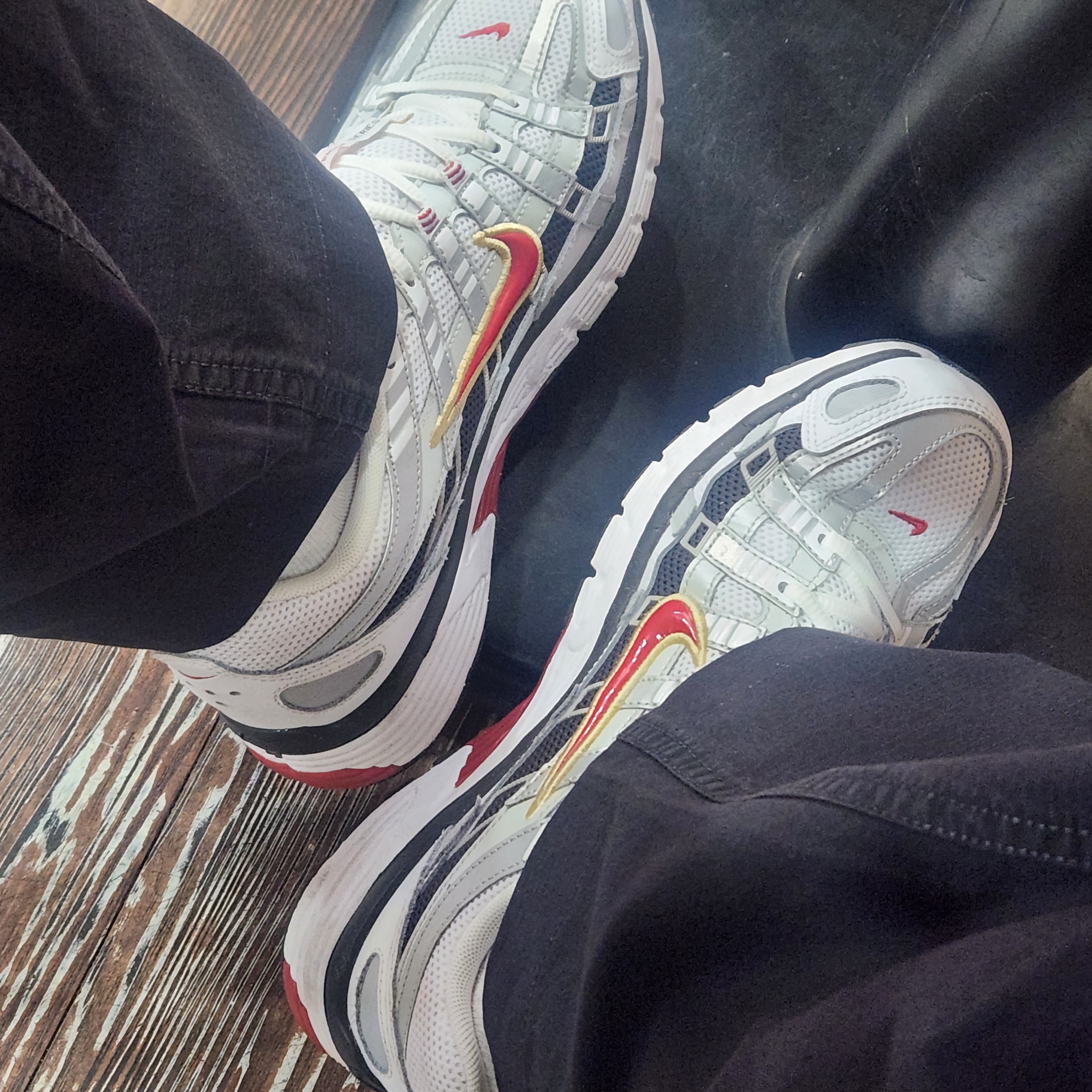 Nike P-6000 White Varsity Red 착용 스타일