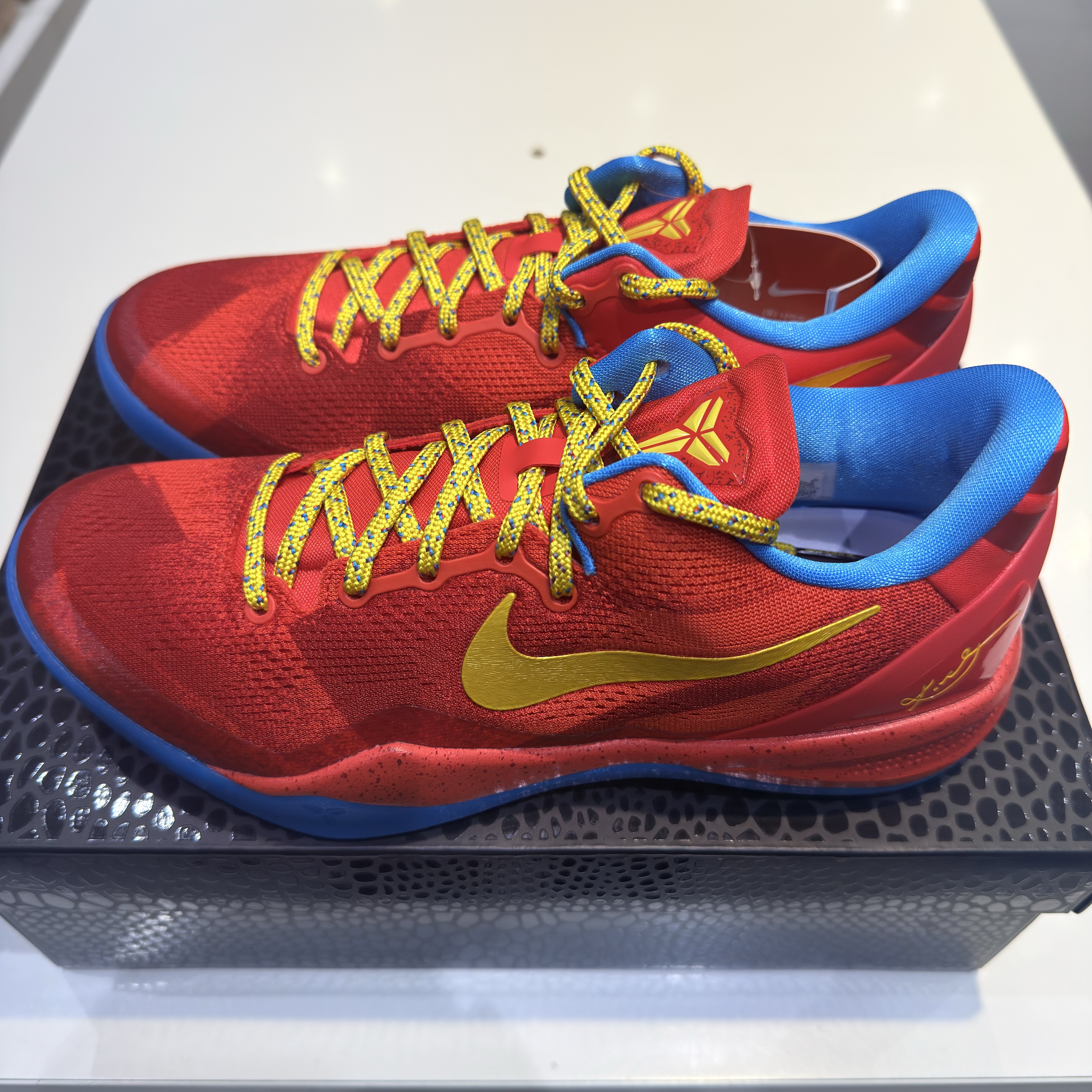 Nike Kobe 8 Protro Year of the Horse Light Crimson and Vivid Blue 착용 스타일 - 2