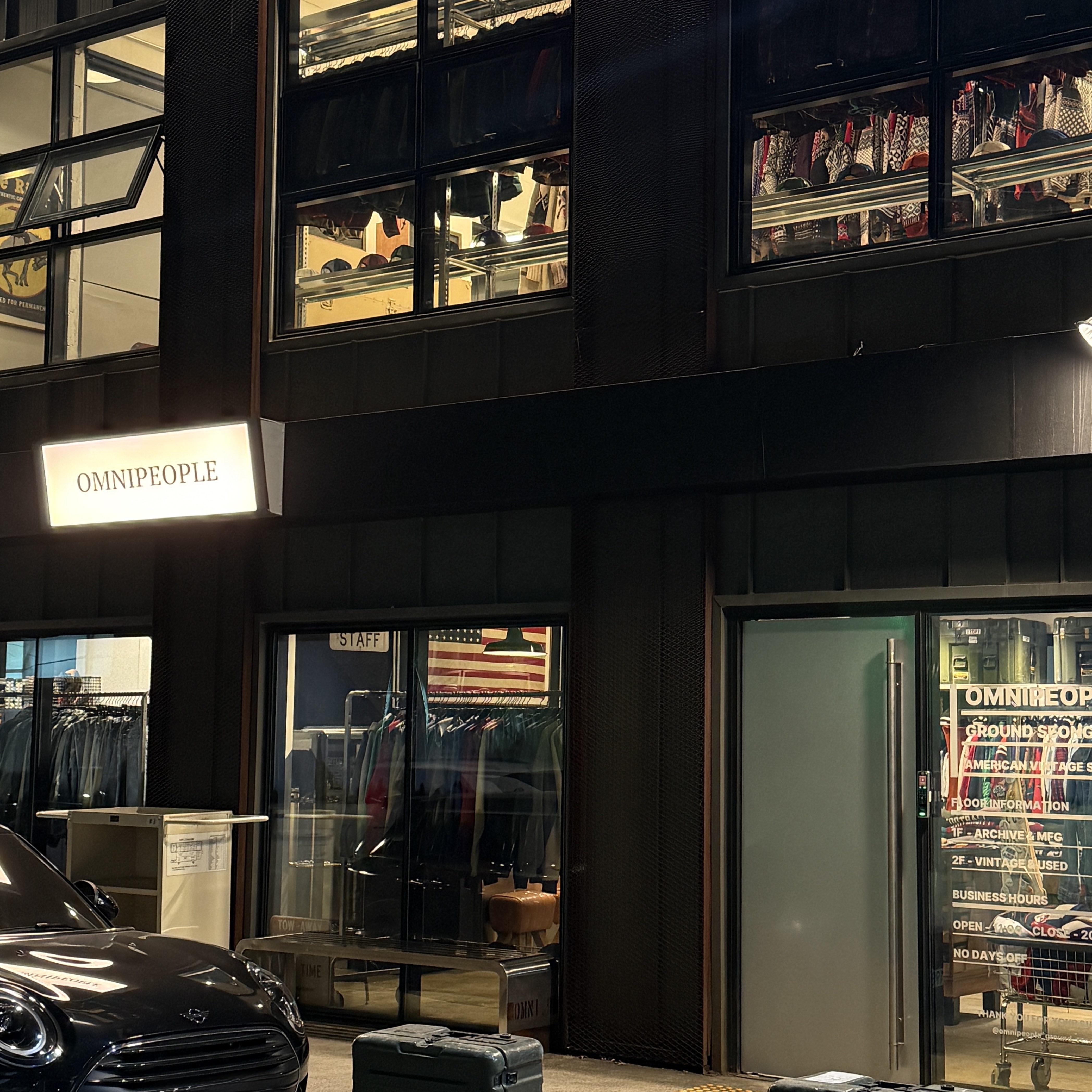 Stussy Julian Sunglasses Frost Black Black Lens, Dr. Martens 1461 Smooth Black 착용 스타일 - 6