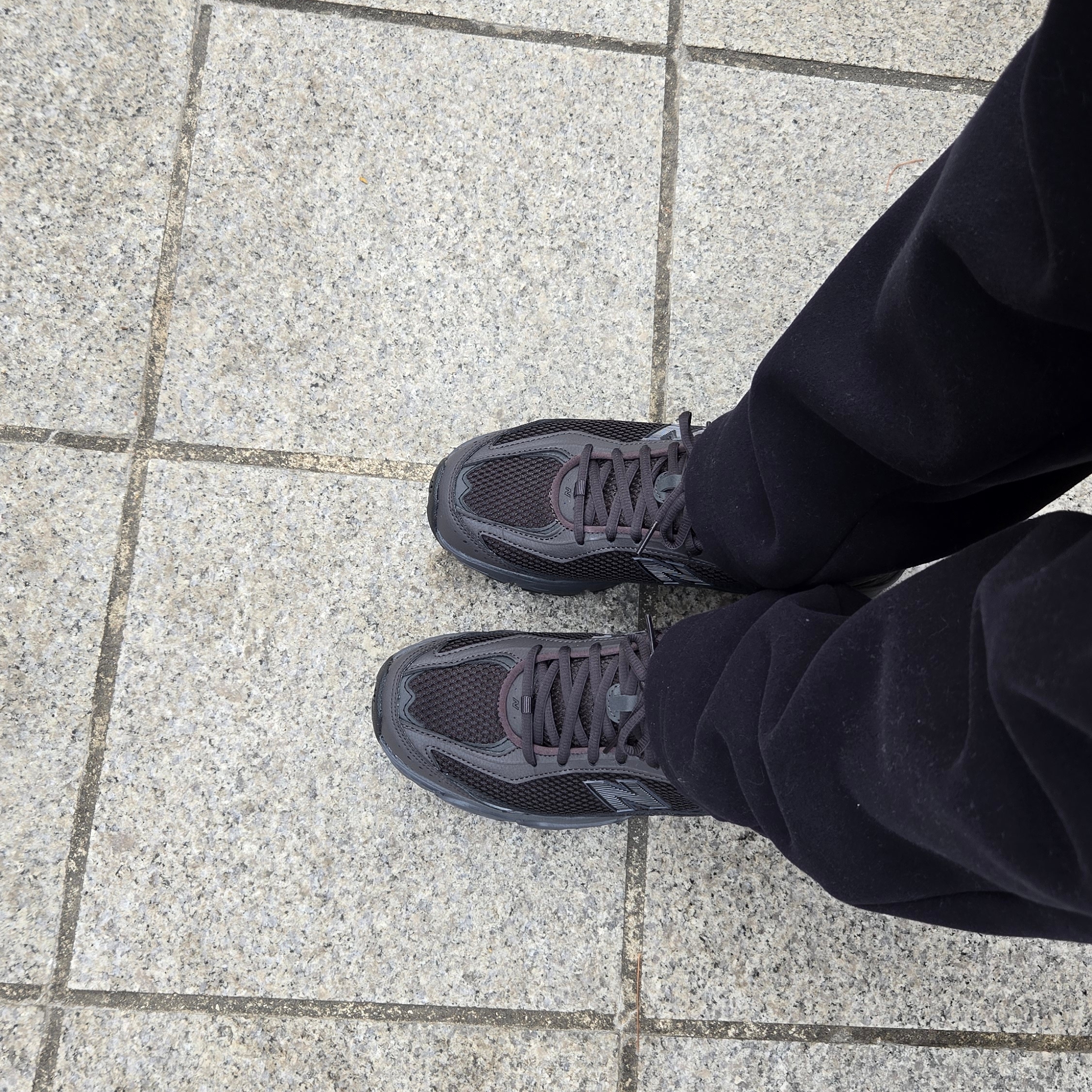 New Balance 509 Black Coffee 착용 스타일 - 3
