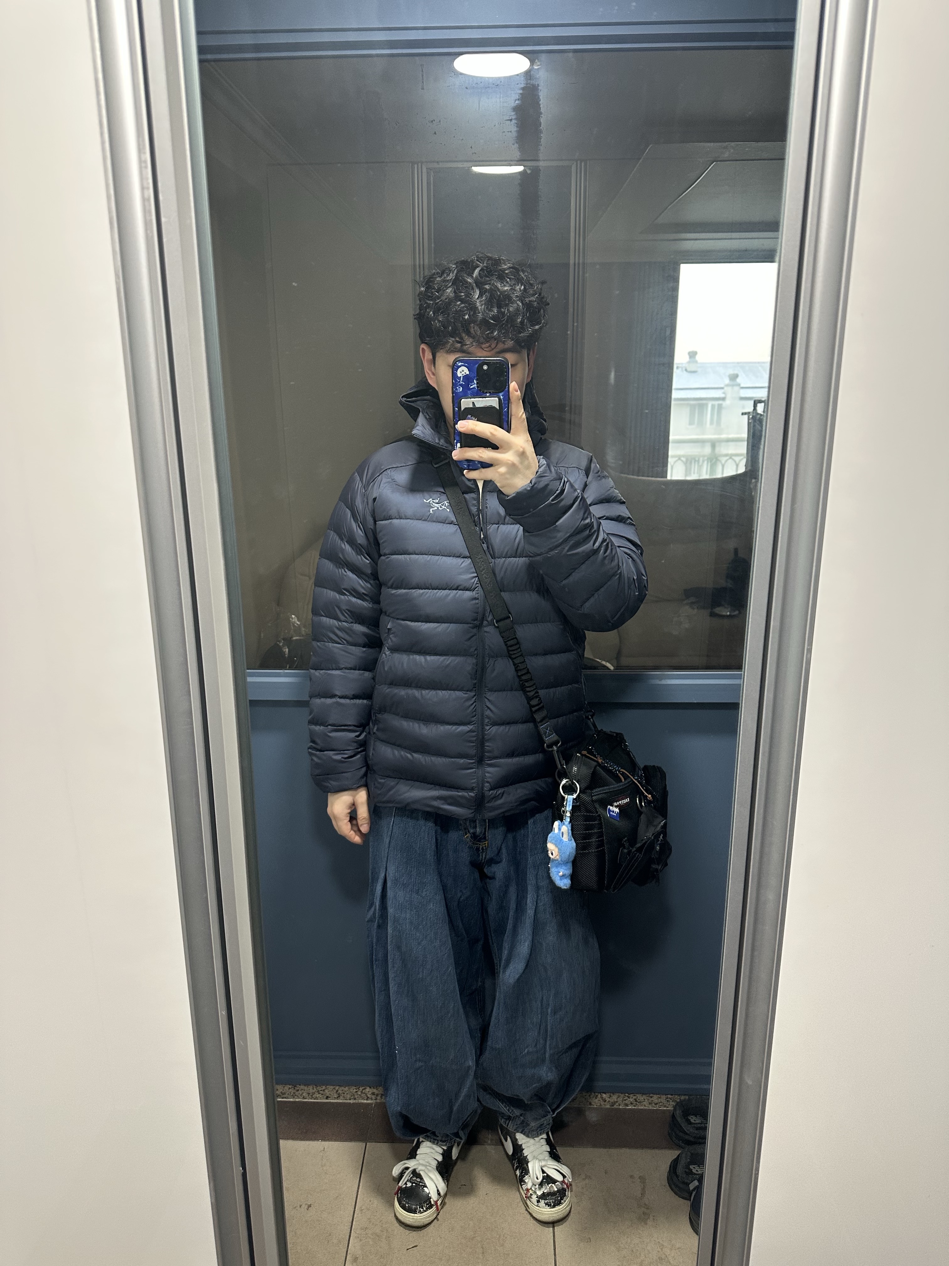 Arc'teryx Cerium Hoody Black Sapphire 착용 스타일