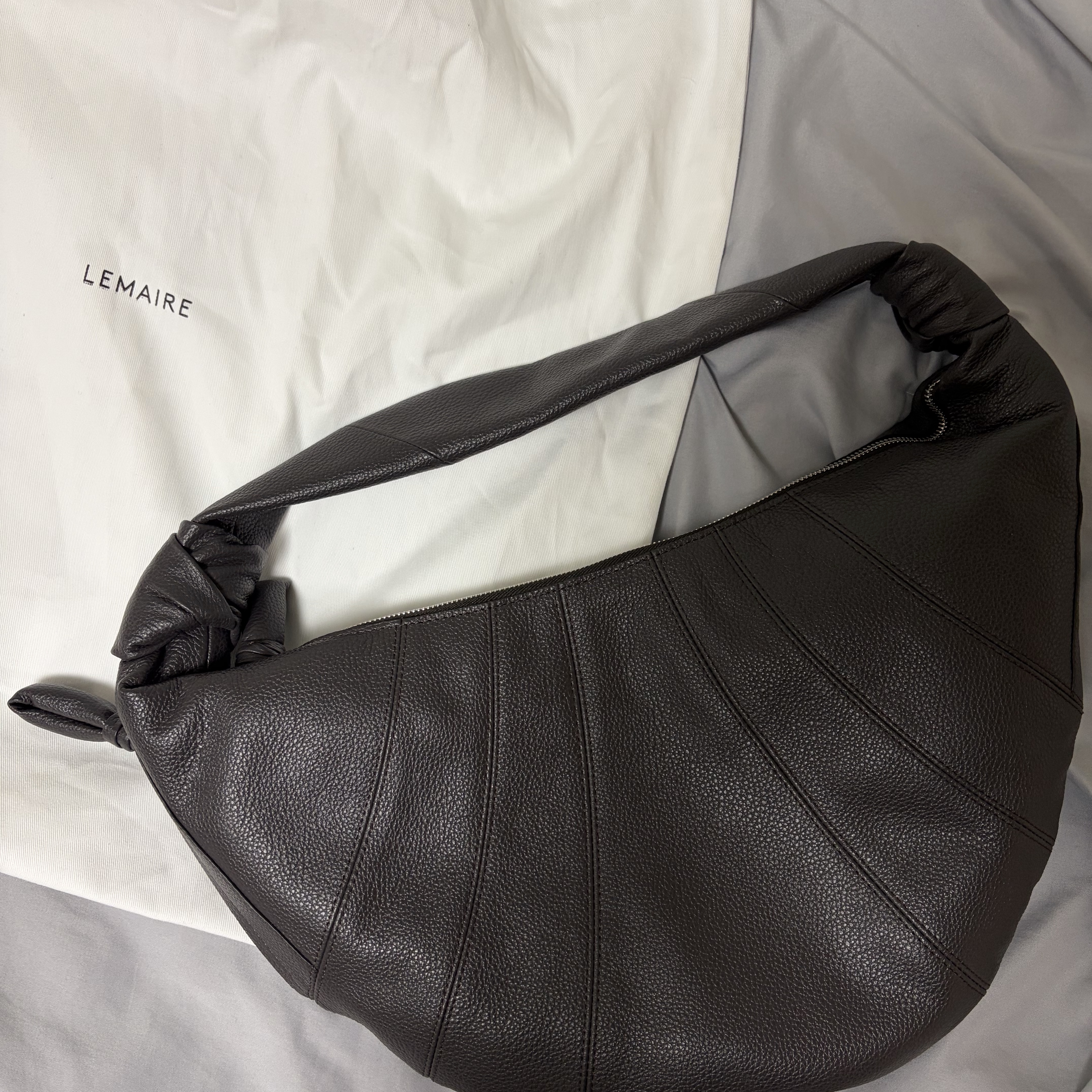 Lemaire Fortune Croissant Bag Soft Grained Leather Dark Chocolate 착용 스타일
