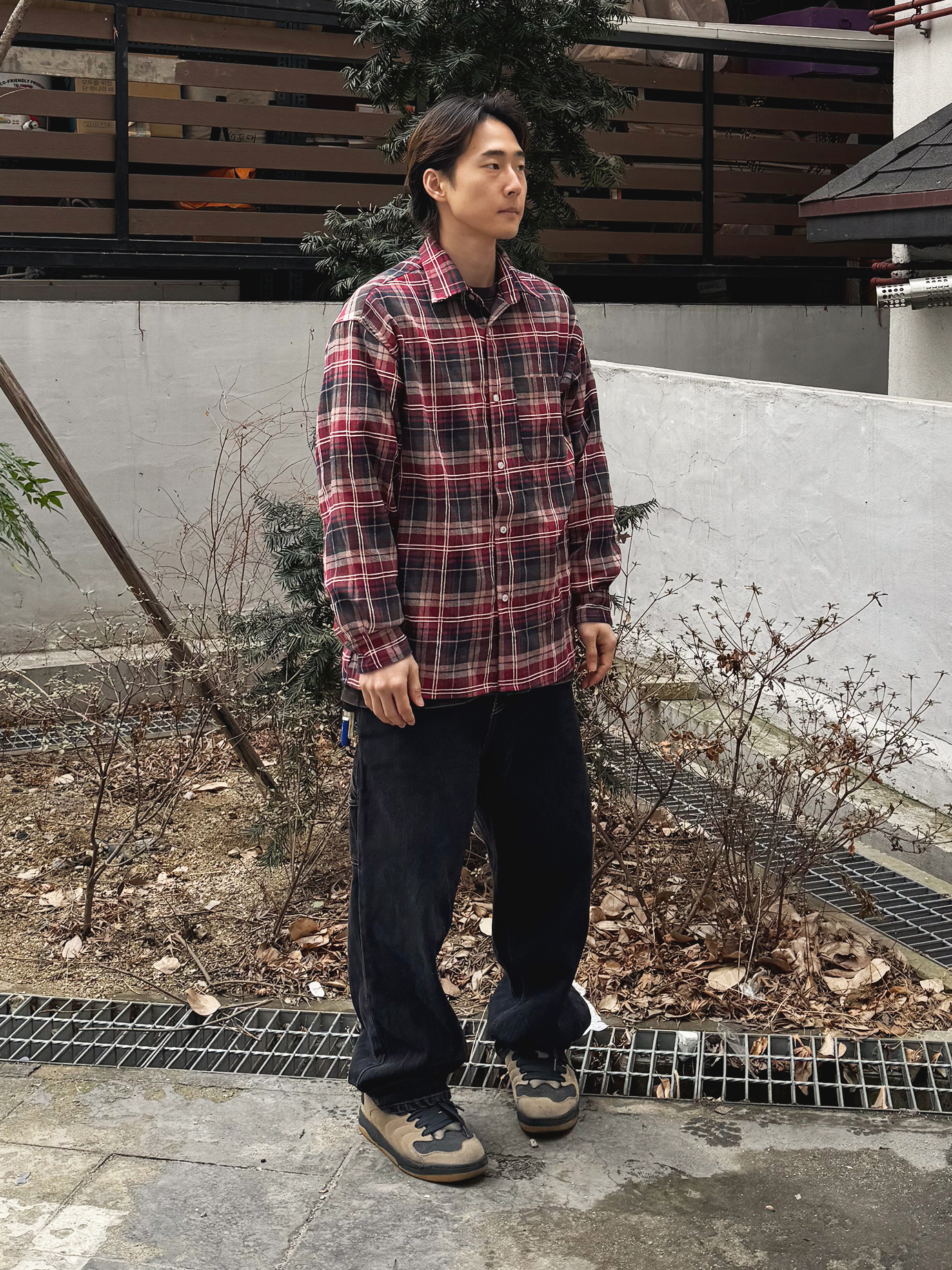 QT8 GARMENTS Rustic Core Flannel Check Shirt Red, QT8 Garments TL Denim Carpenter Pant Black 착용 스타일 - 1