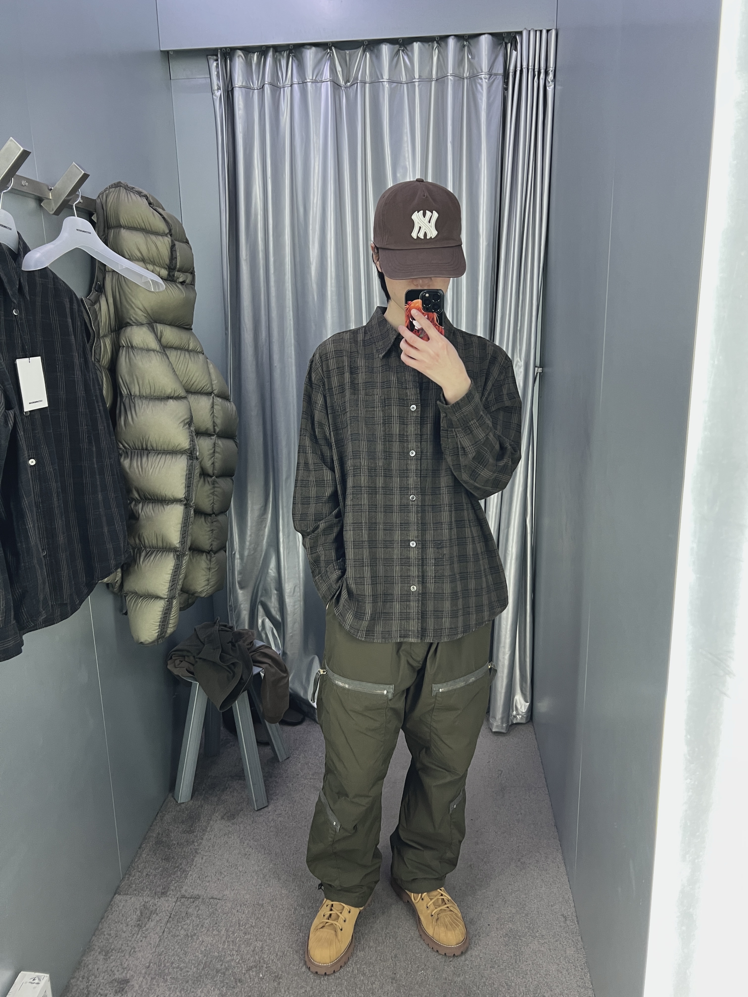 Farfromwhat Far Patch Logo Cap Brown, C.P. Company D.D. Shell Hooded Down Jacket Fungi Grey - 25FW 착용 스타일 - 1