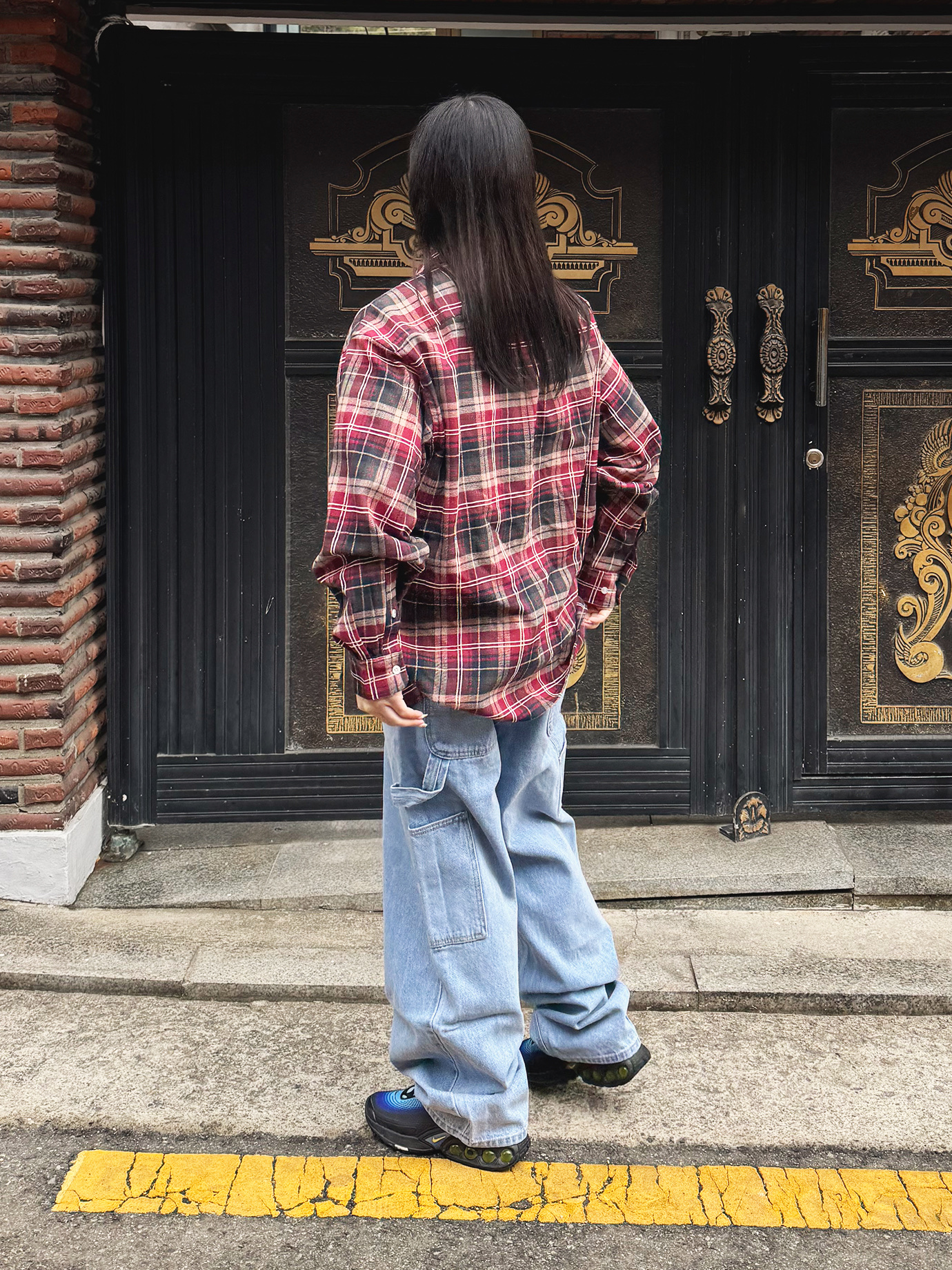 QT8 GARMENTS Rustic Core Flannel Check Shirt Red, QT8 Garments TL Denim Carpenter Pant Blue 착용 스타일 - 3