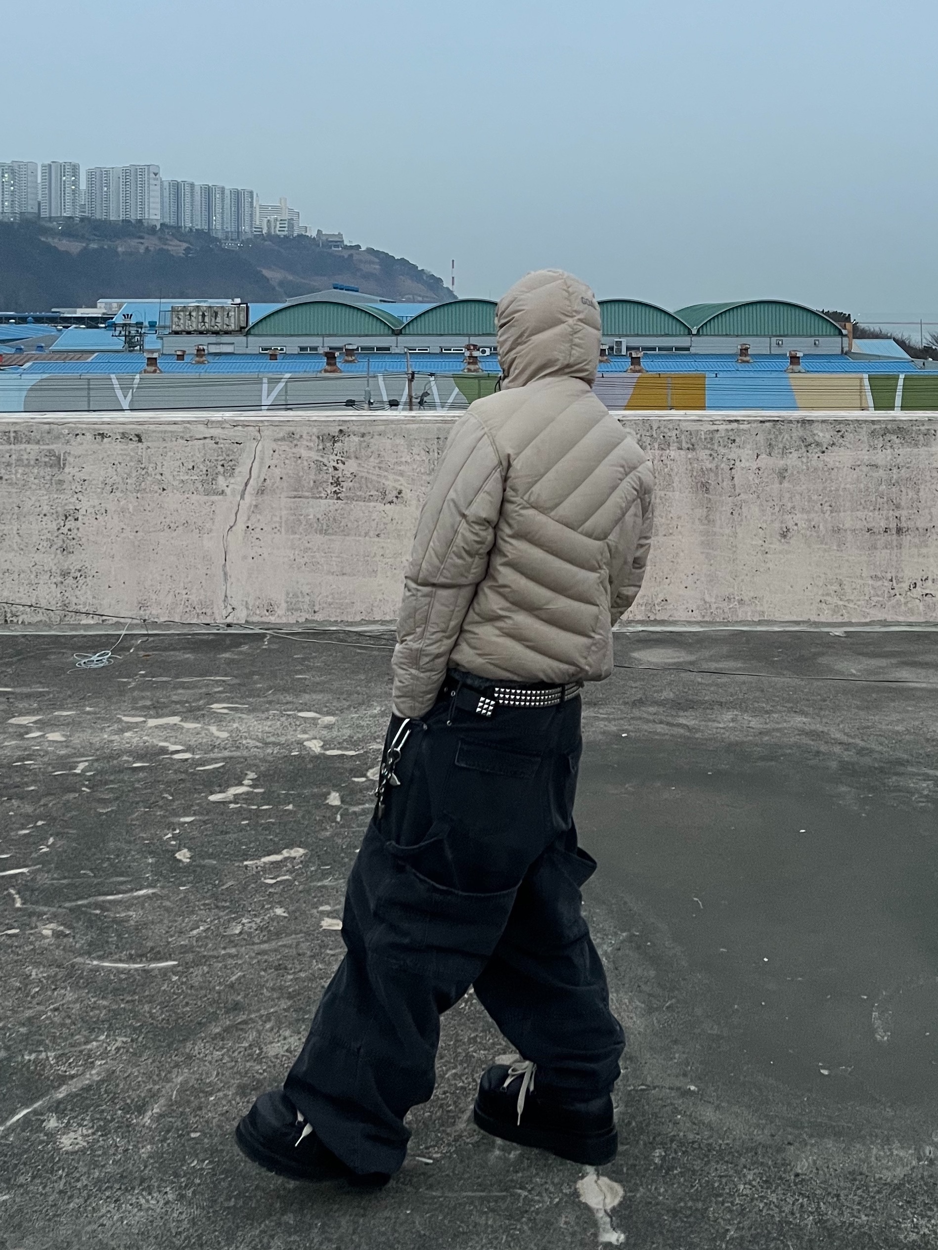 Nonnod Double knee cover pants Vintage black 착용 스타일 - 1