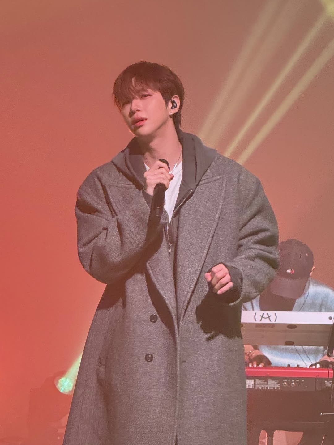 Nonnod Tweed Long Coat 착용 스타일 - 3