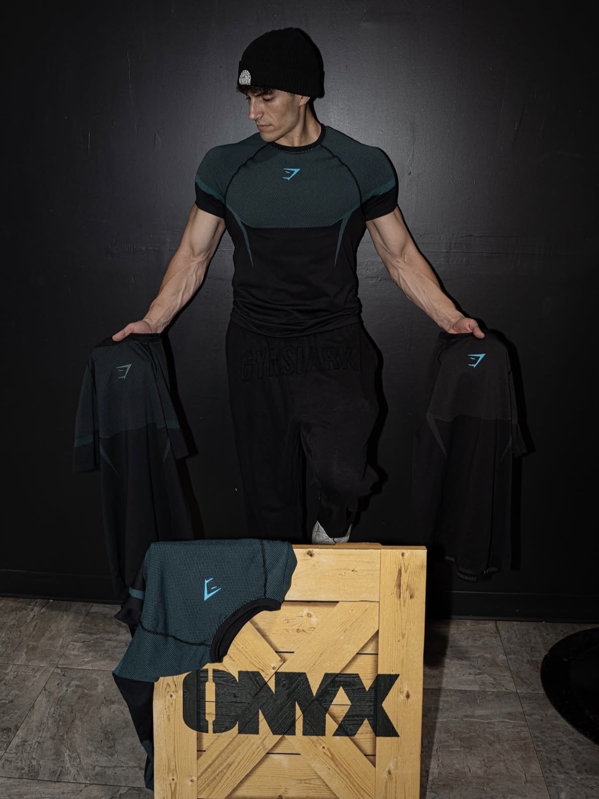 Gymshark Onyx 5.0 Seamless T-Shirt Black Onyx Grey, Gymshark Onyx 5.0 Seamless T-Shirt Black Light Grey 착용 스타일 - 3