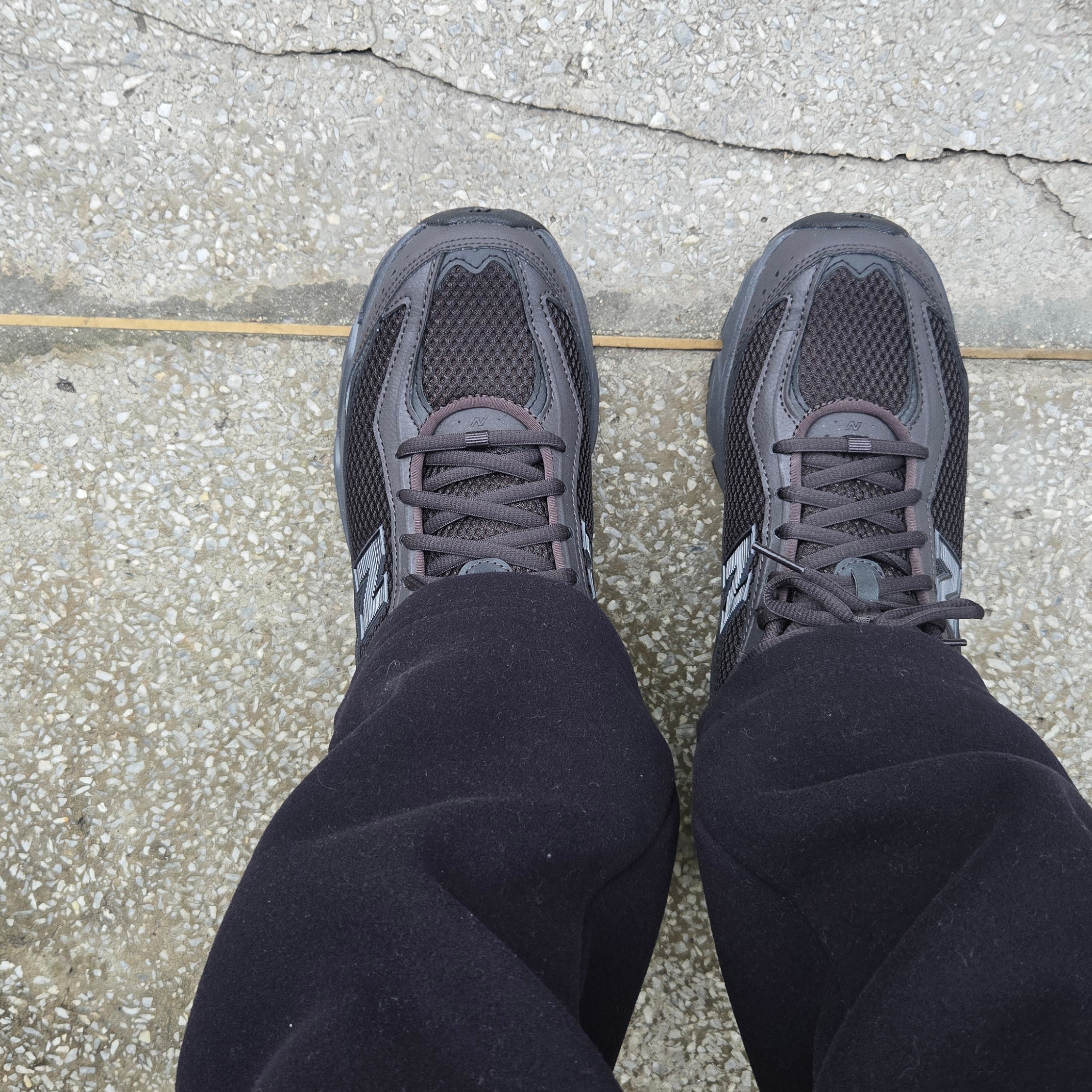 New Balance 509 Black Coffee 착용 스타일 - 2