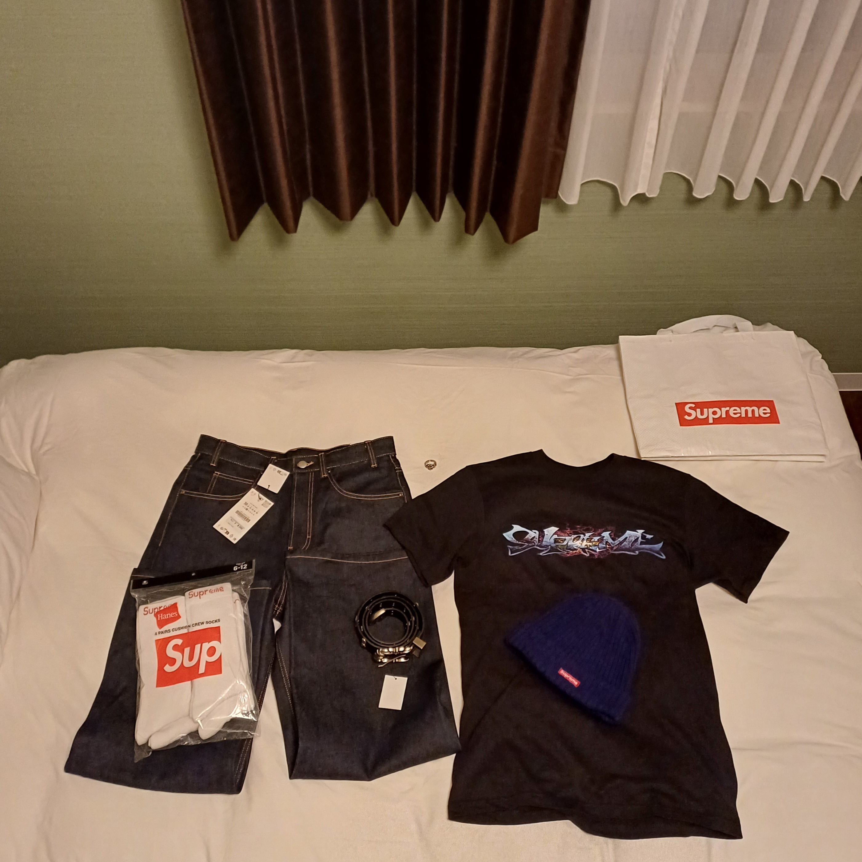 Supreme Overdyed Beanie Light Navy - 25SS, Supreme Tag T-Shirt Black - 25FW 착용 스타일